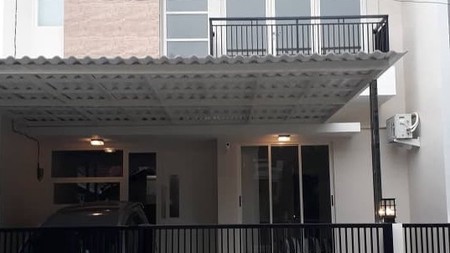 Dijual Rumah 2 lantai di Griya Asri Pakuwon City Surabaya