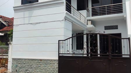 Dijual Rumah 2 lantai di Griya Asri Pakuwon City Surabaya