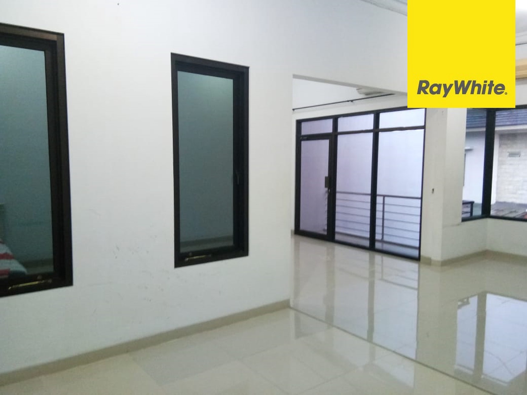 Dijual Rumah 2 lantai di Griya Asri Pakuwon City Surabaya