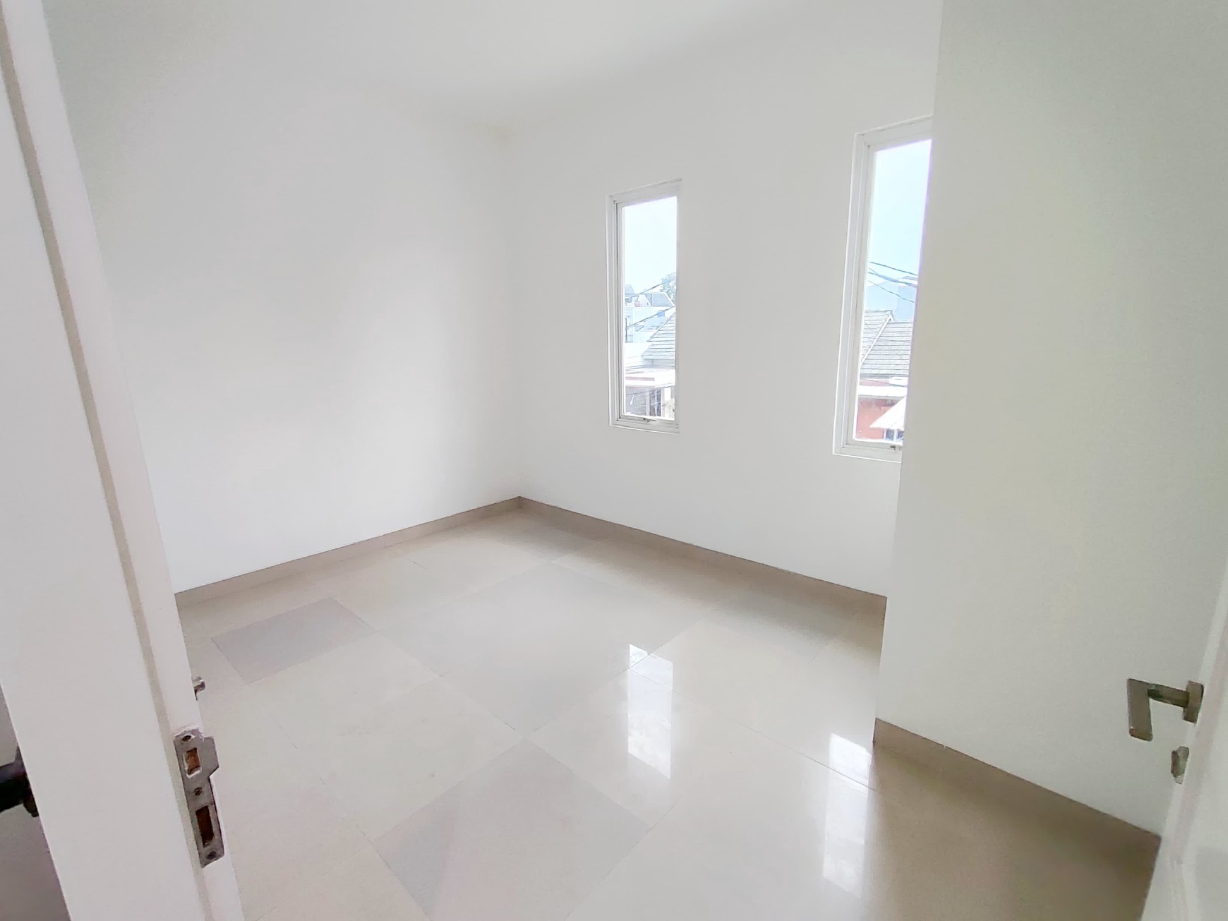 RUMAH DEKAT BSD, SIAP HUNI, TERAWAT
