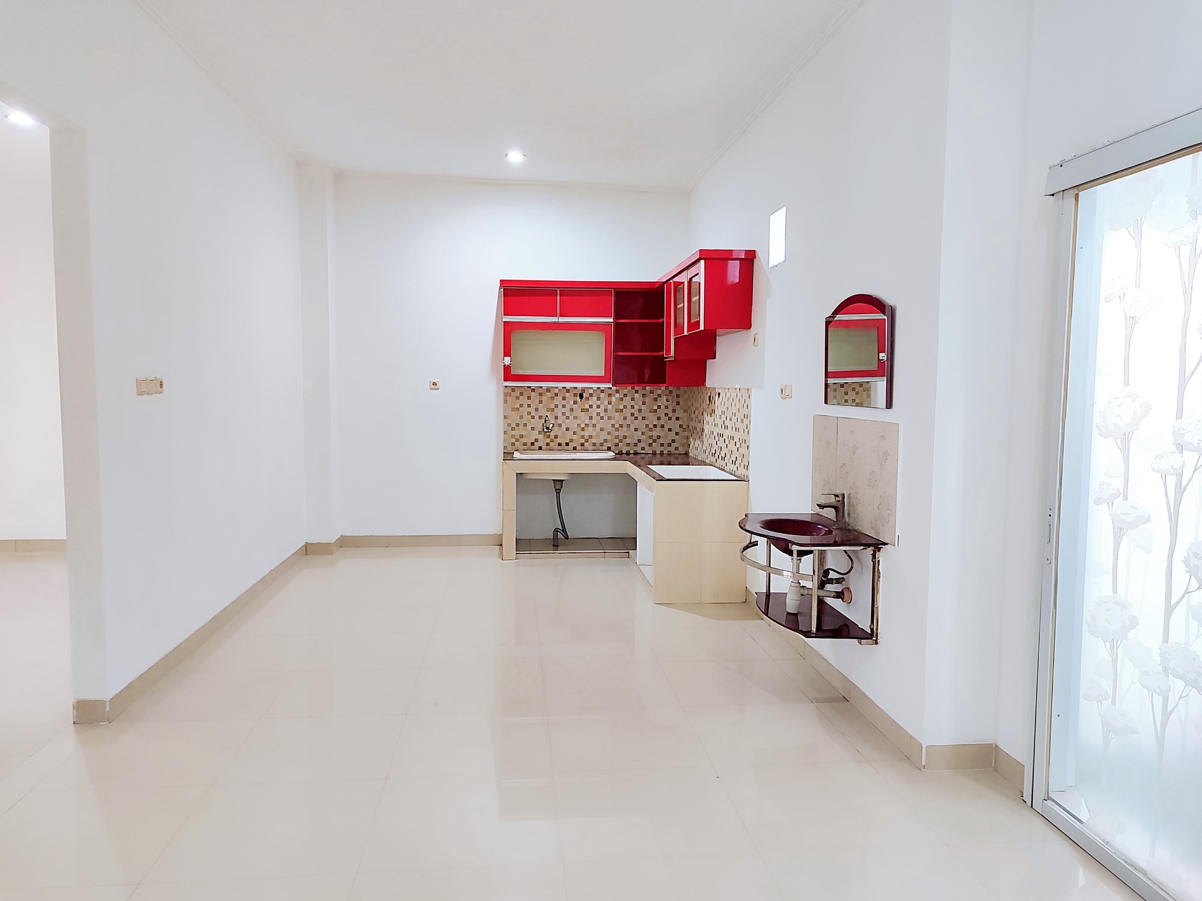RUMAH DEKAT BSD, SIAP HUNI, TERAWAT