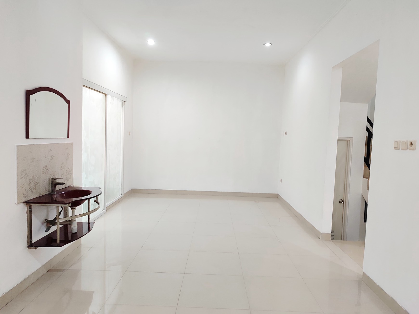 RUMAH DEKAT BSD, SIAP HUNI, TERAWAT