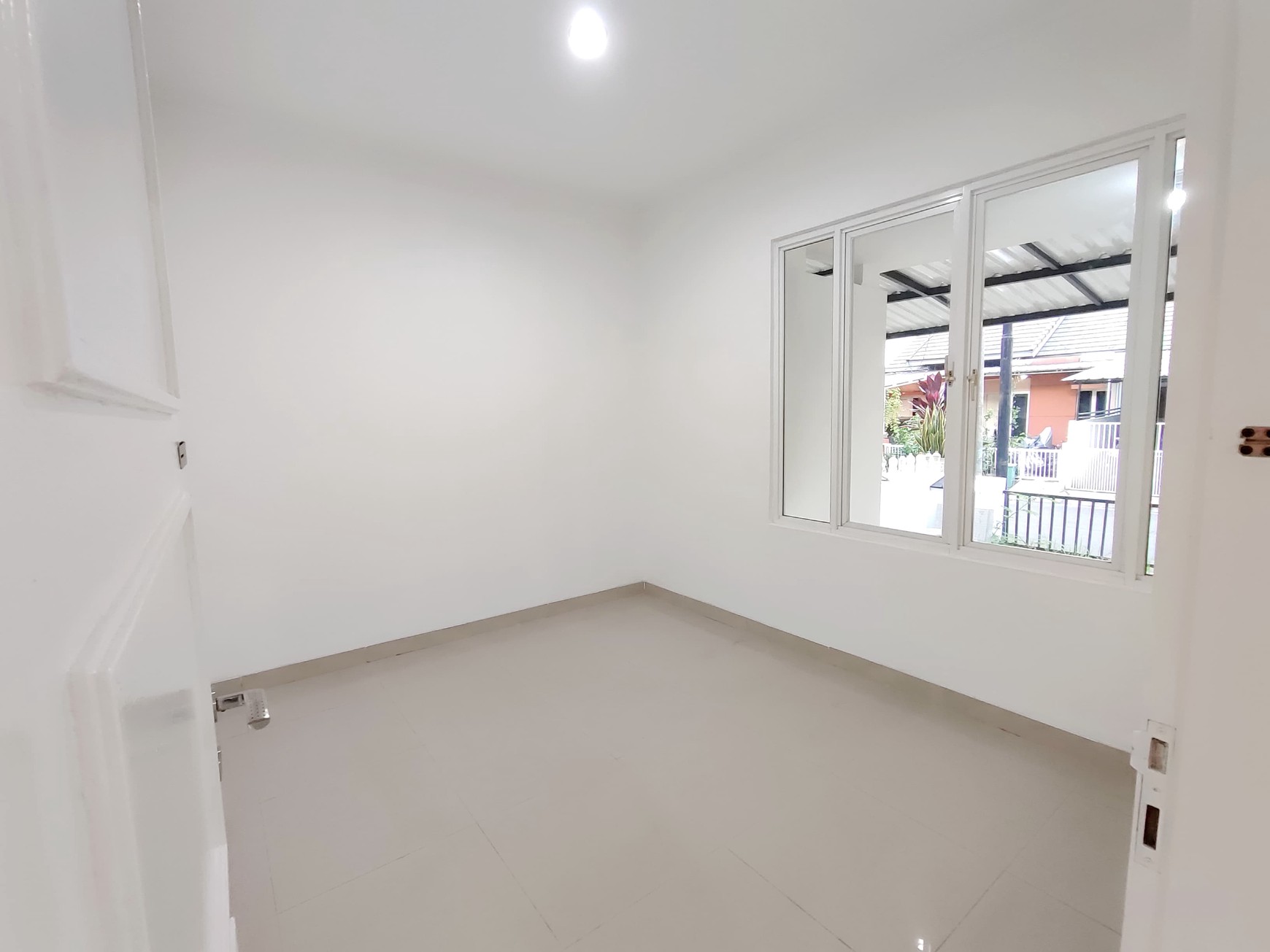 RUMAH DEKAT BSD, SIAP HUNI, TERAWAT