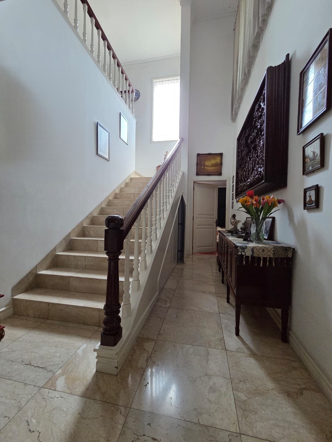 Rumah Mewah nan Megah di Jakarta Selatan