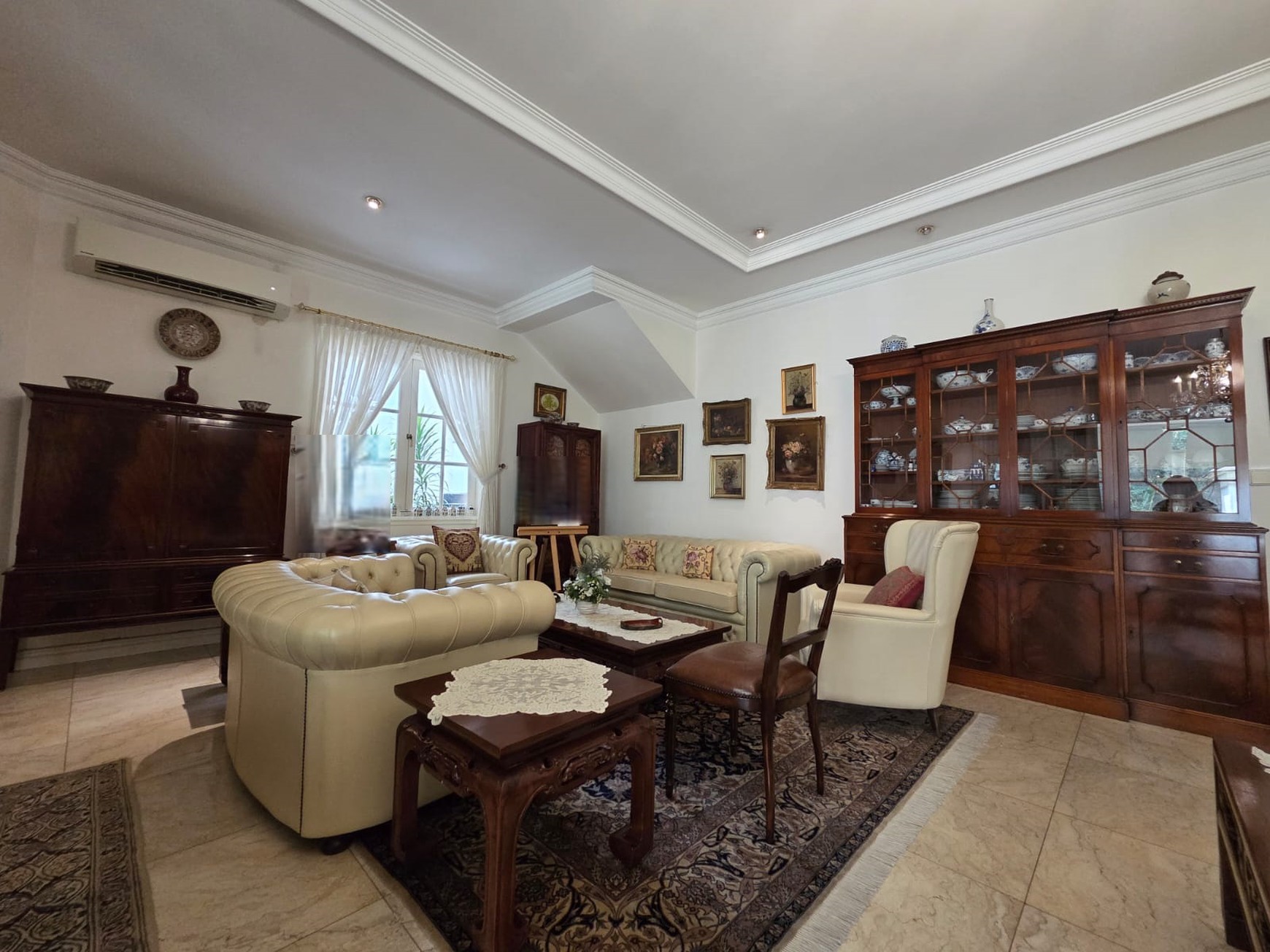 Rumah Mewah nan Megah di Jakarta Selatan