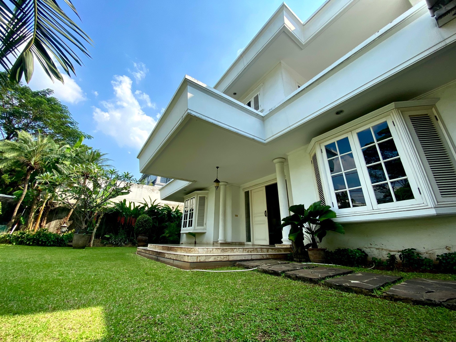 Rumah Mewah nan Megah di Jakarta Selatan