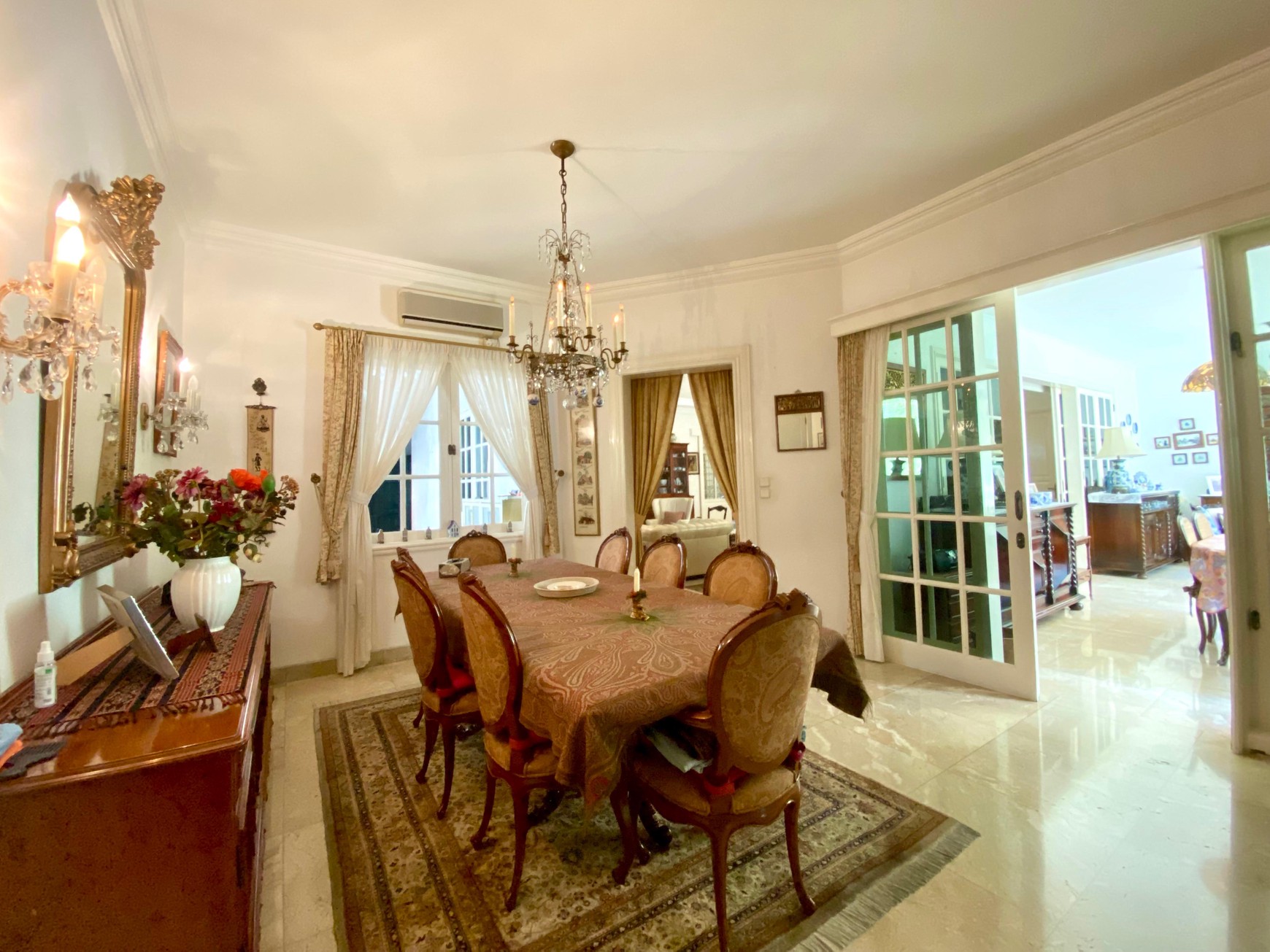 Rumah Mewah nan Megah di Jakarta Selatan