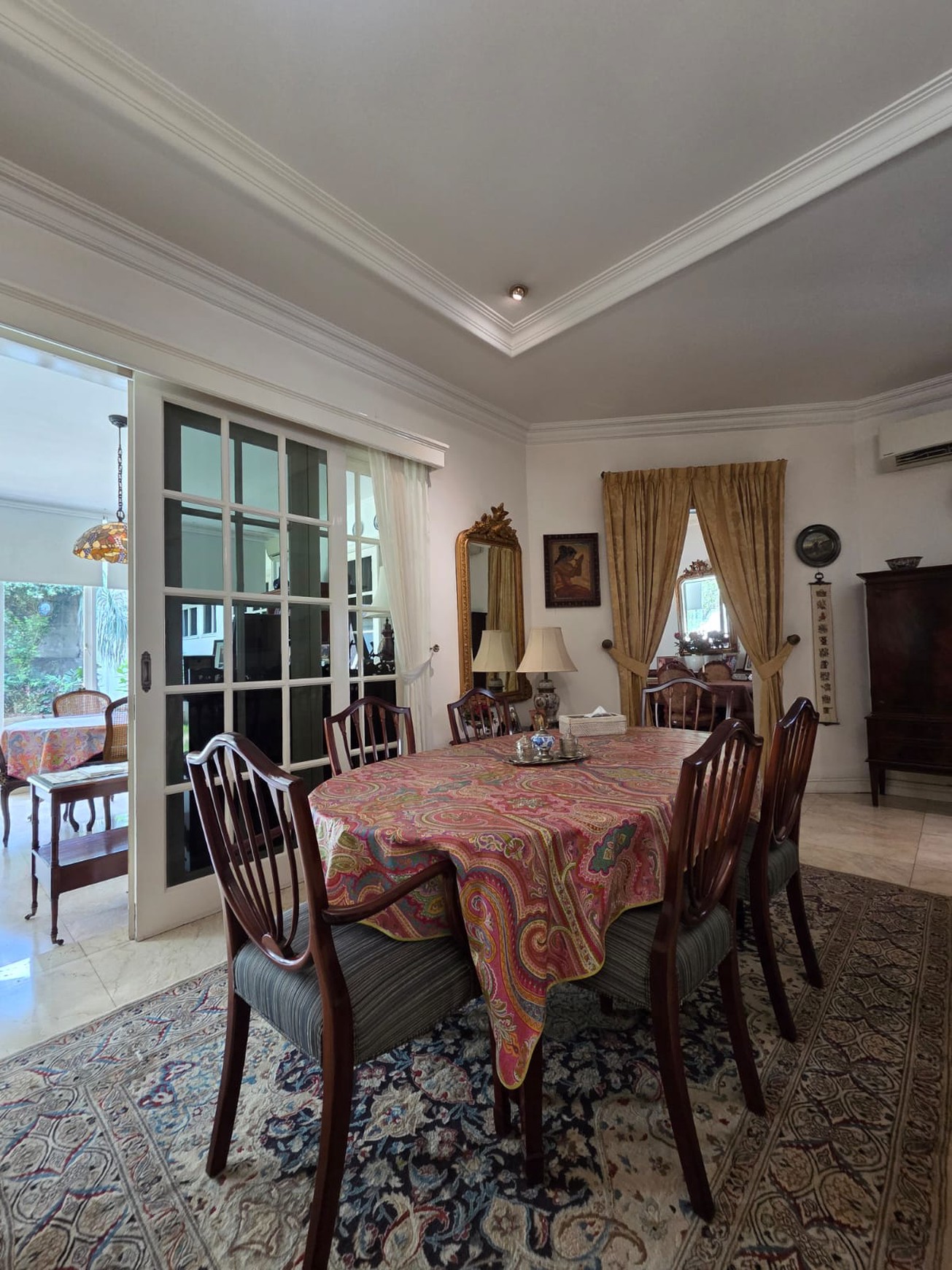 Rumah Mewah nan Megah di Jakarta Selatan