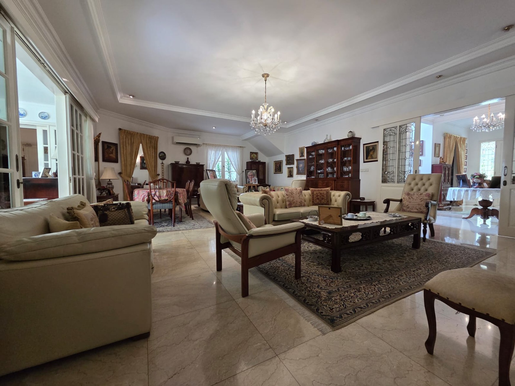 Rumah Mewah nan Megah di Jakarta Selatan