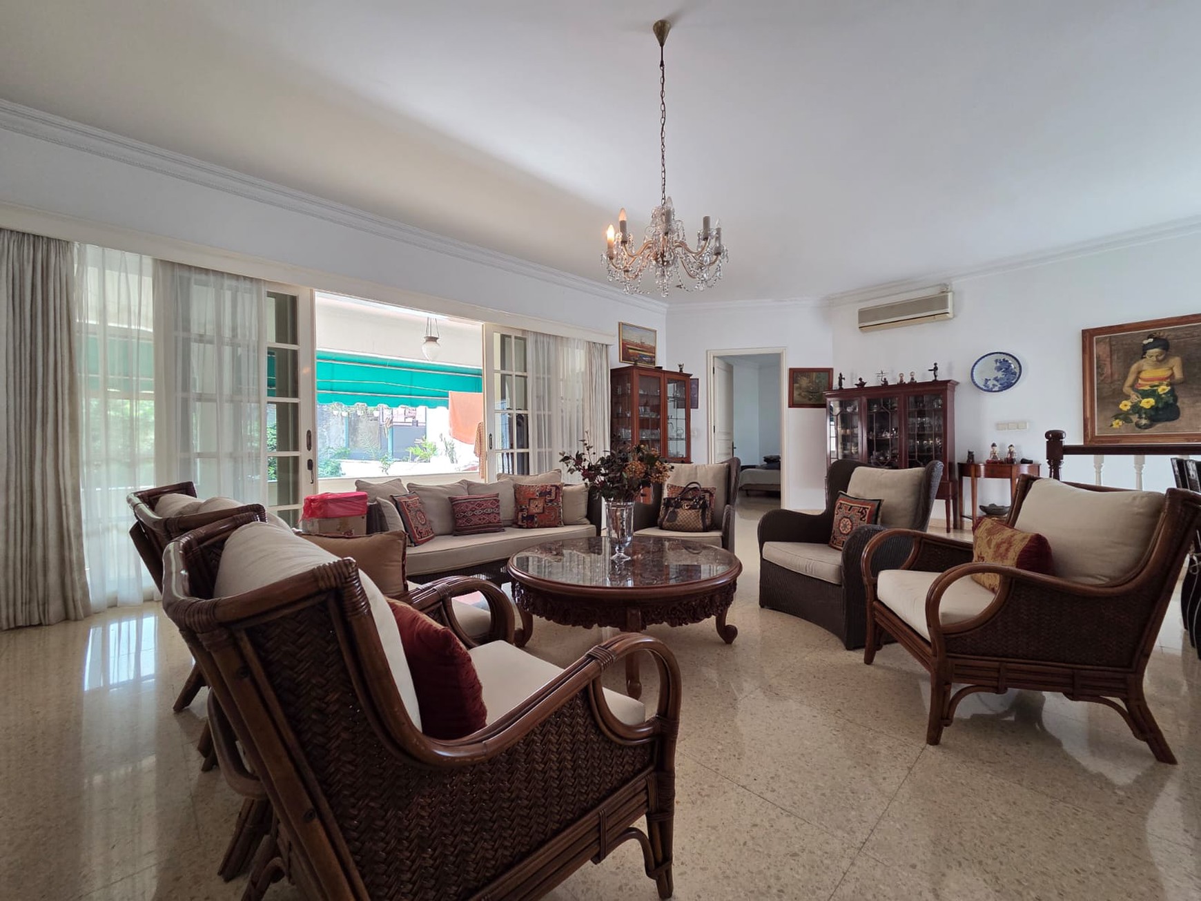 Rumah Mewah nan Megah di Jakarta Selatan