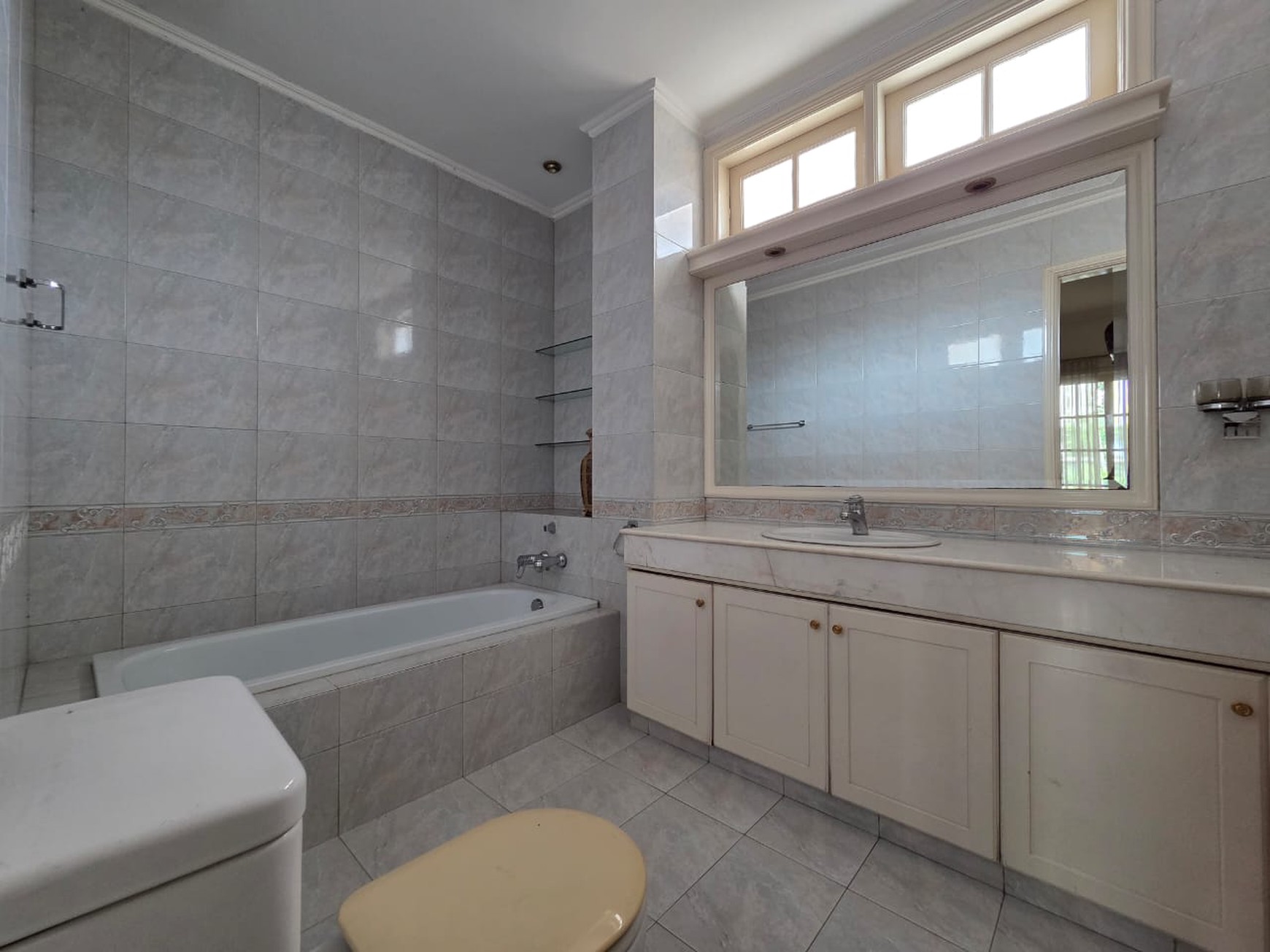 Rumah Mewah nan Megah di Jakarta Selatan