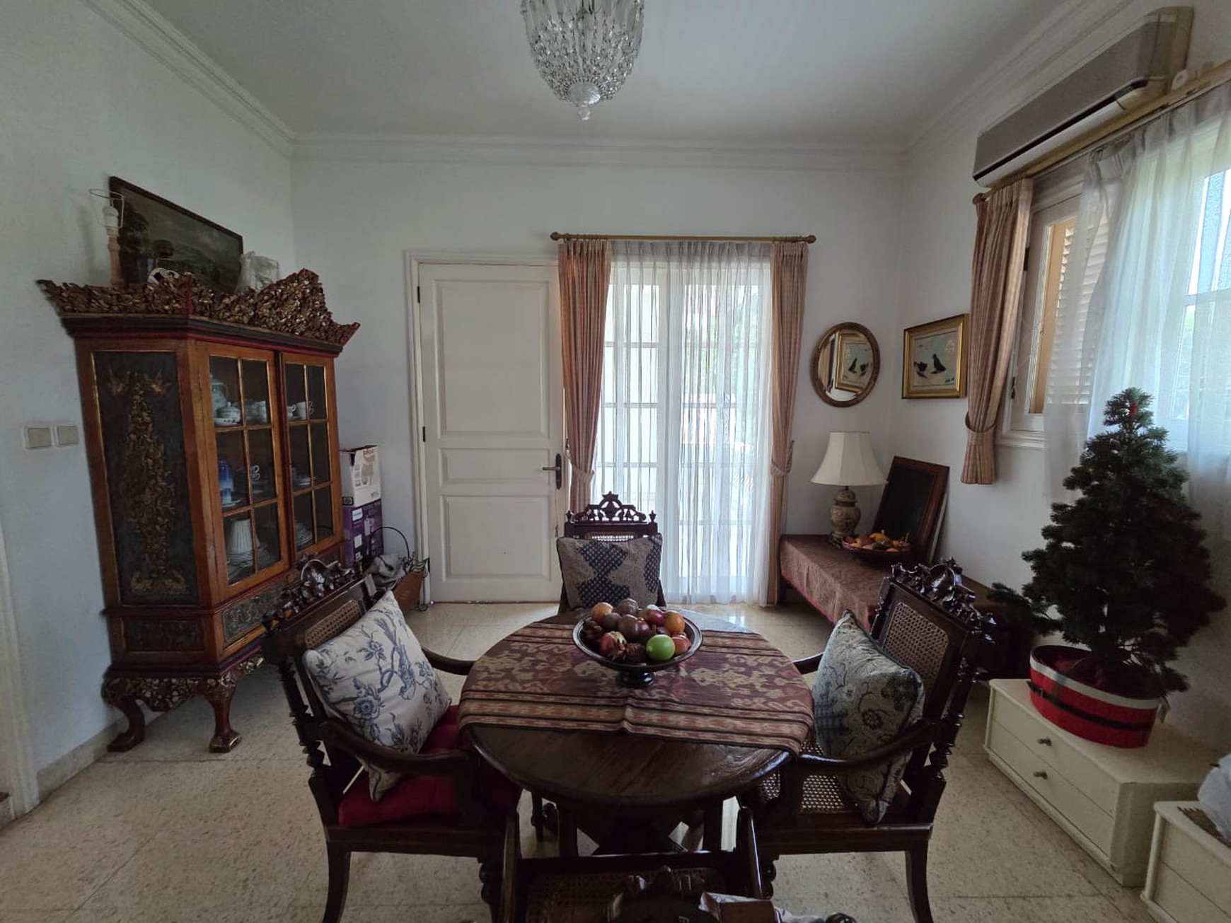 Rumah Mewah nan Megah di Jakarta Selatan