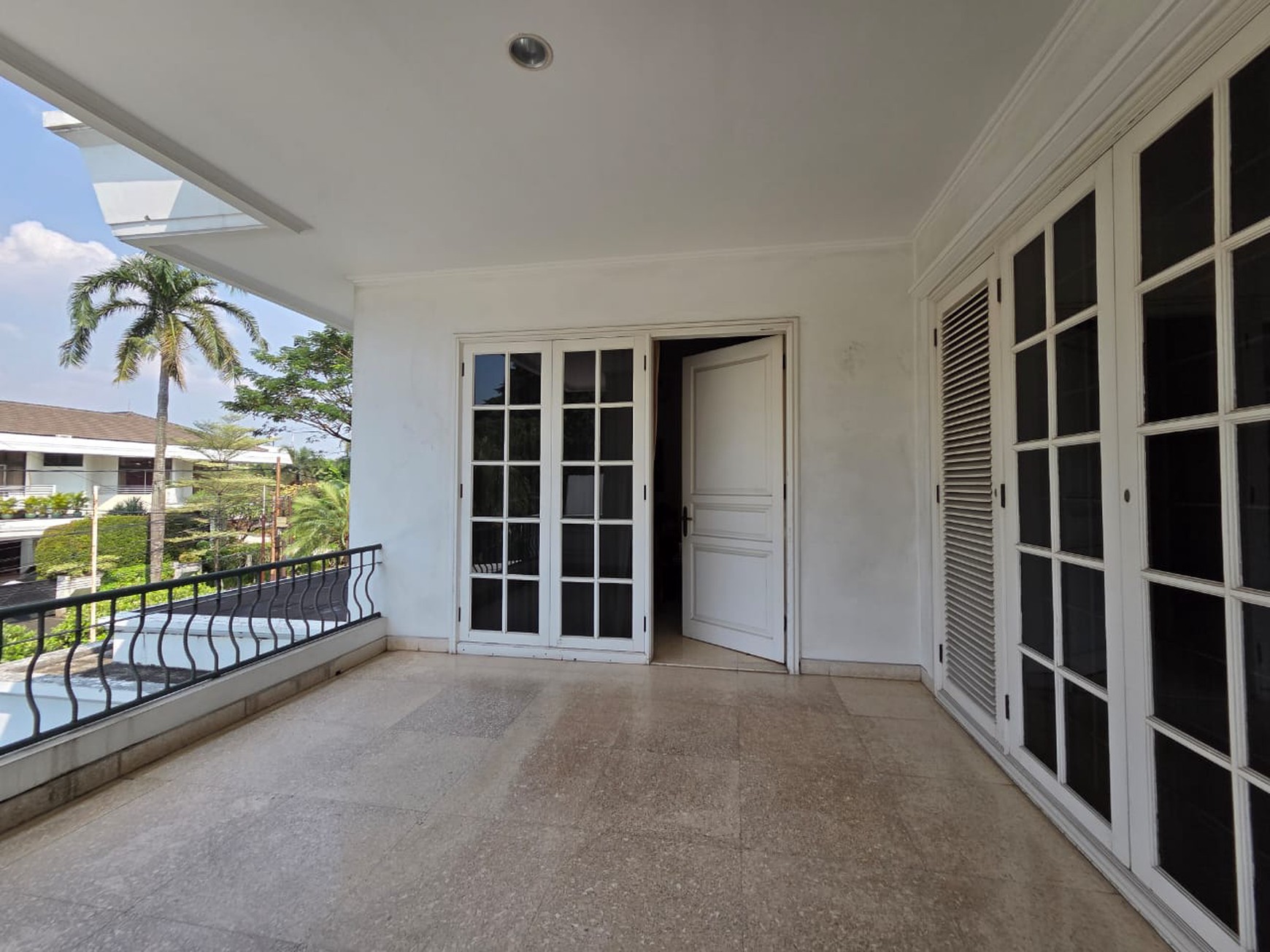 Rumah Mewah nan Megah di Jakarta Selatan