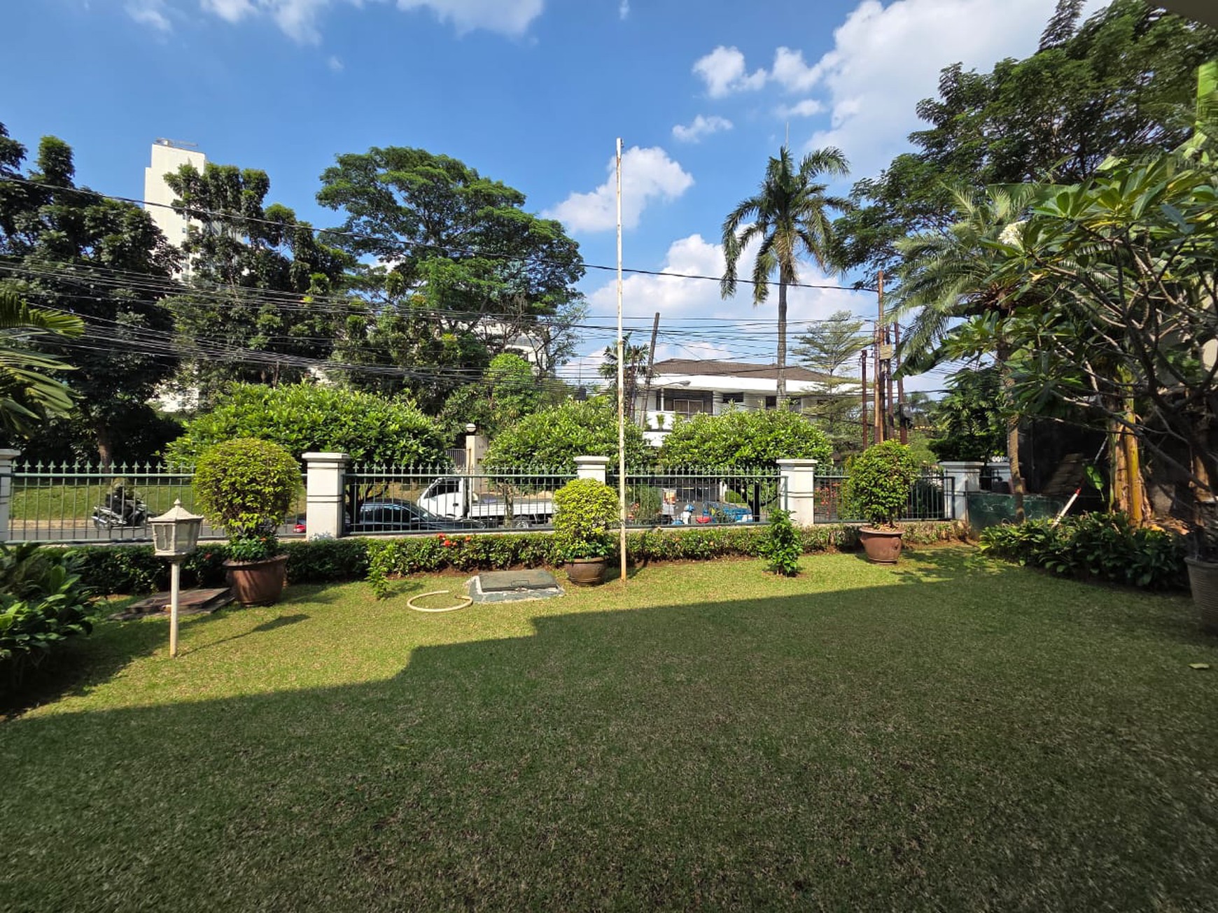 Rumah Mewah nan Megah di Jakarta Selatan