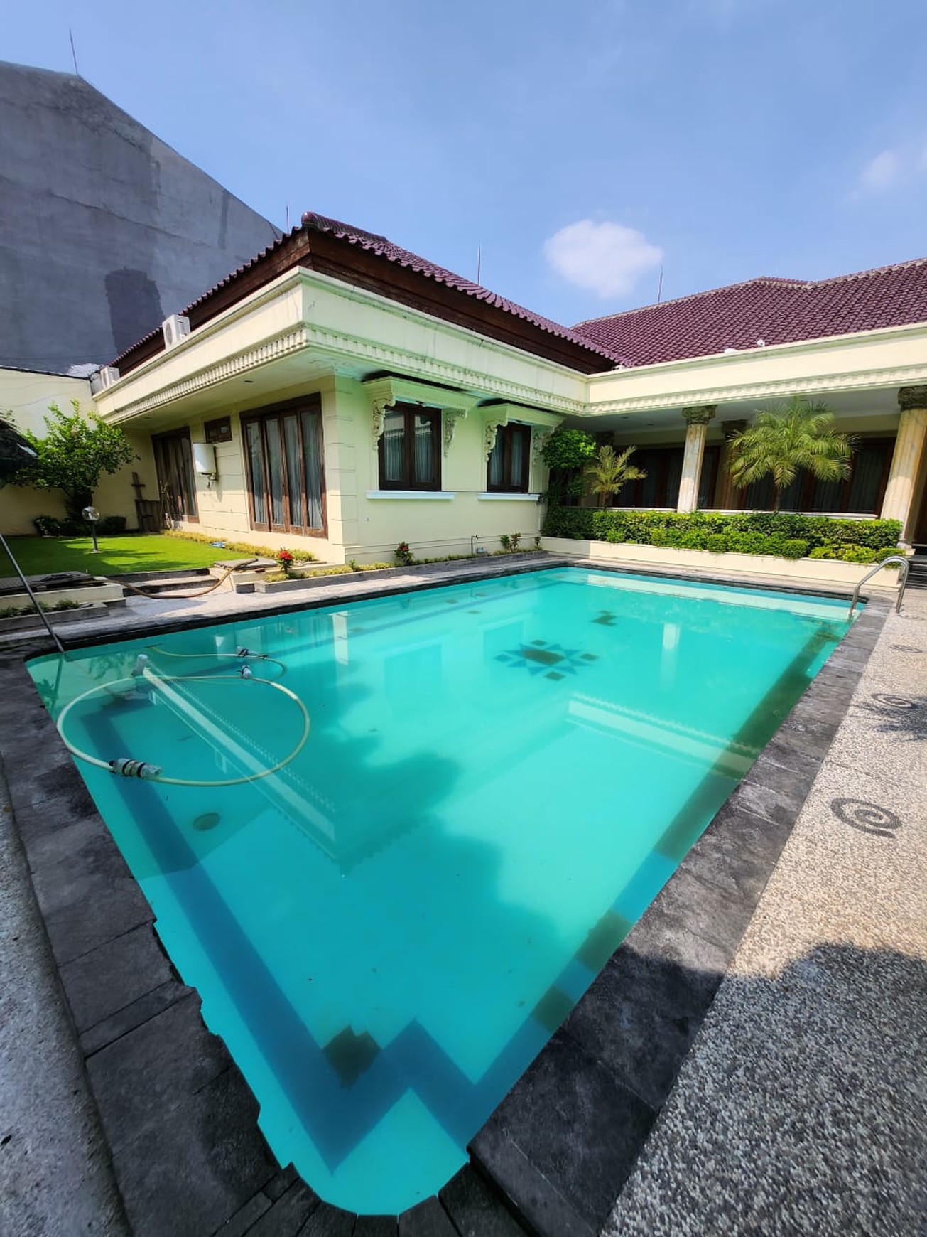 DIJUAL RUMAH MEWAH - RAYA JEMUR HANDAYANI