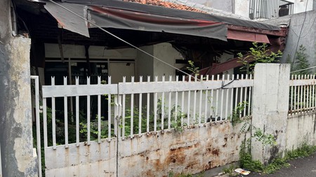 Rumah Hitung Tanah Luas dengan Lokasi Strategis @Tebet, Jakarta Selatan.