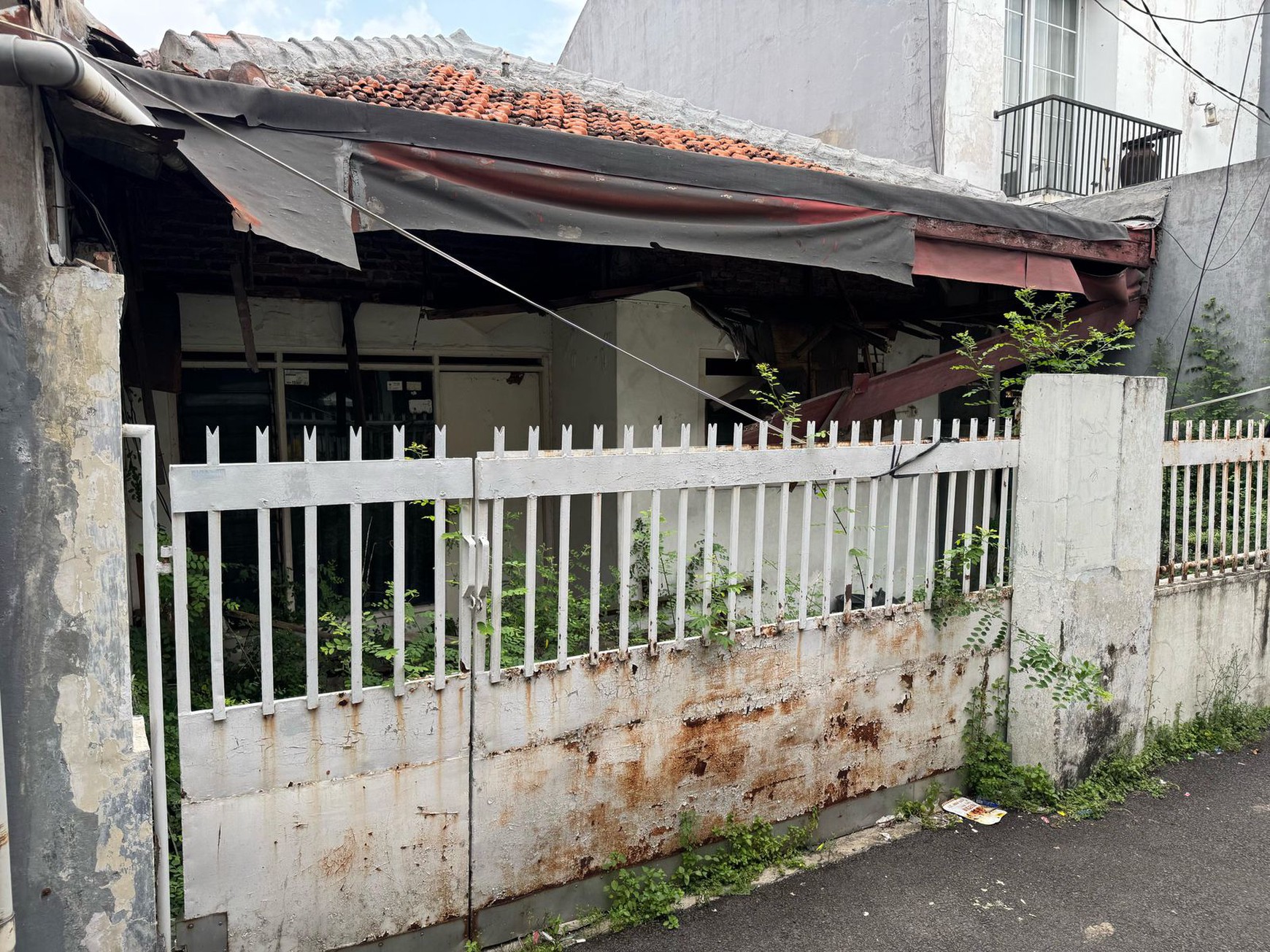 Rumah Hitung Tanah Luas dengan Lokasi Strategis @Tebet, Jakarta Selatan.
