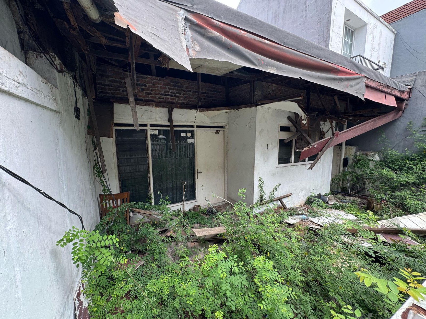 Rumah Hitung Tanah Luas dengan Lokasi Strategis @Tebet, Jakarta Selatan.