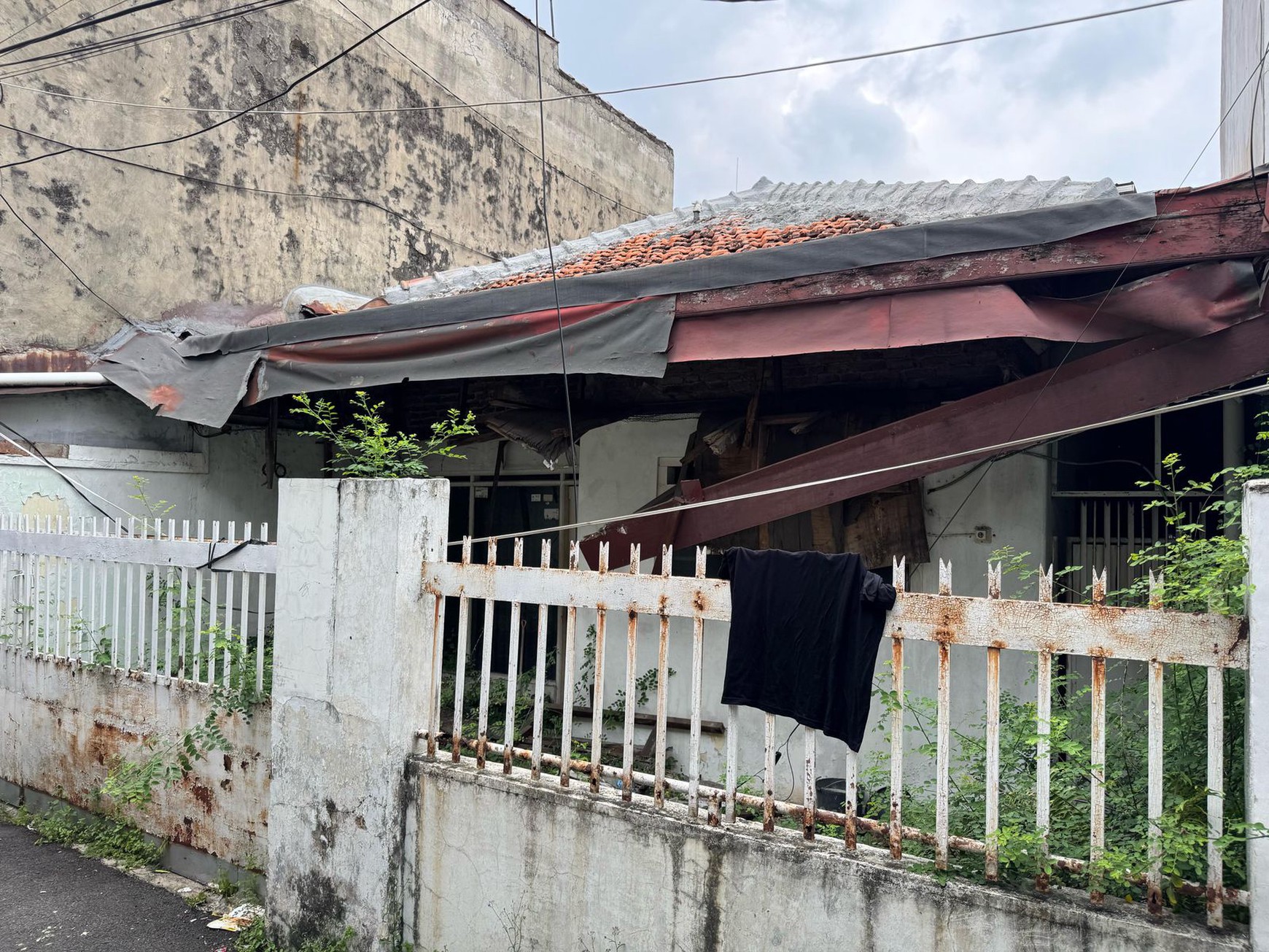 Rumah Hitung Tanah Luas dengan Lokasi Strategis @Tebet, Jakarta Selatan.