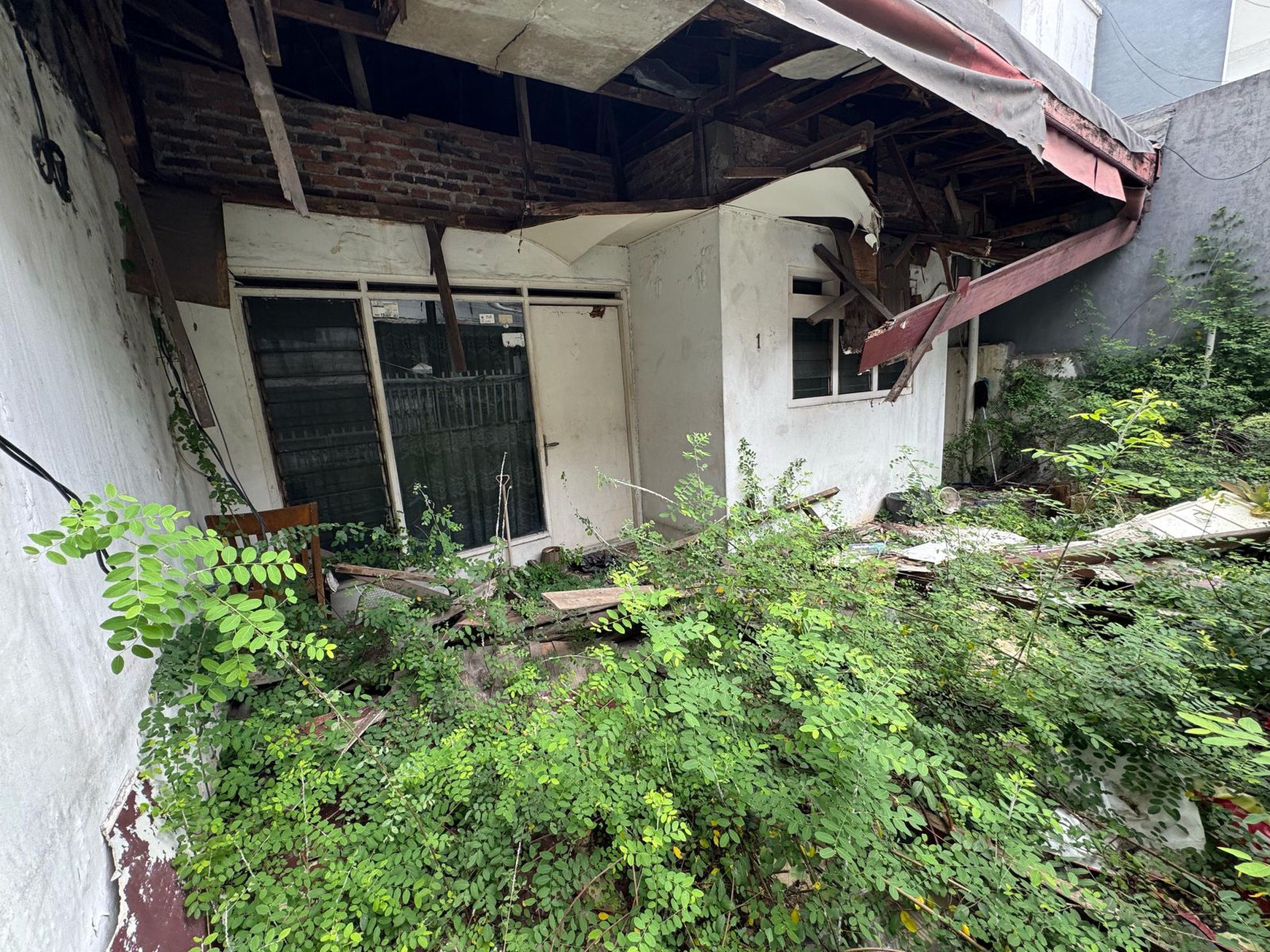 Rumah Hitung Tanah Luas dengan Lokasi Strategis @Tebet, Jakarta Selatan.