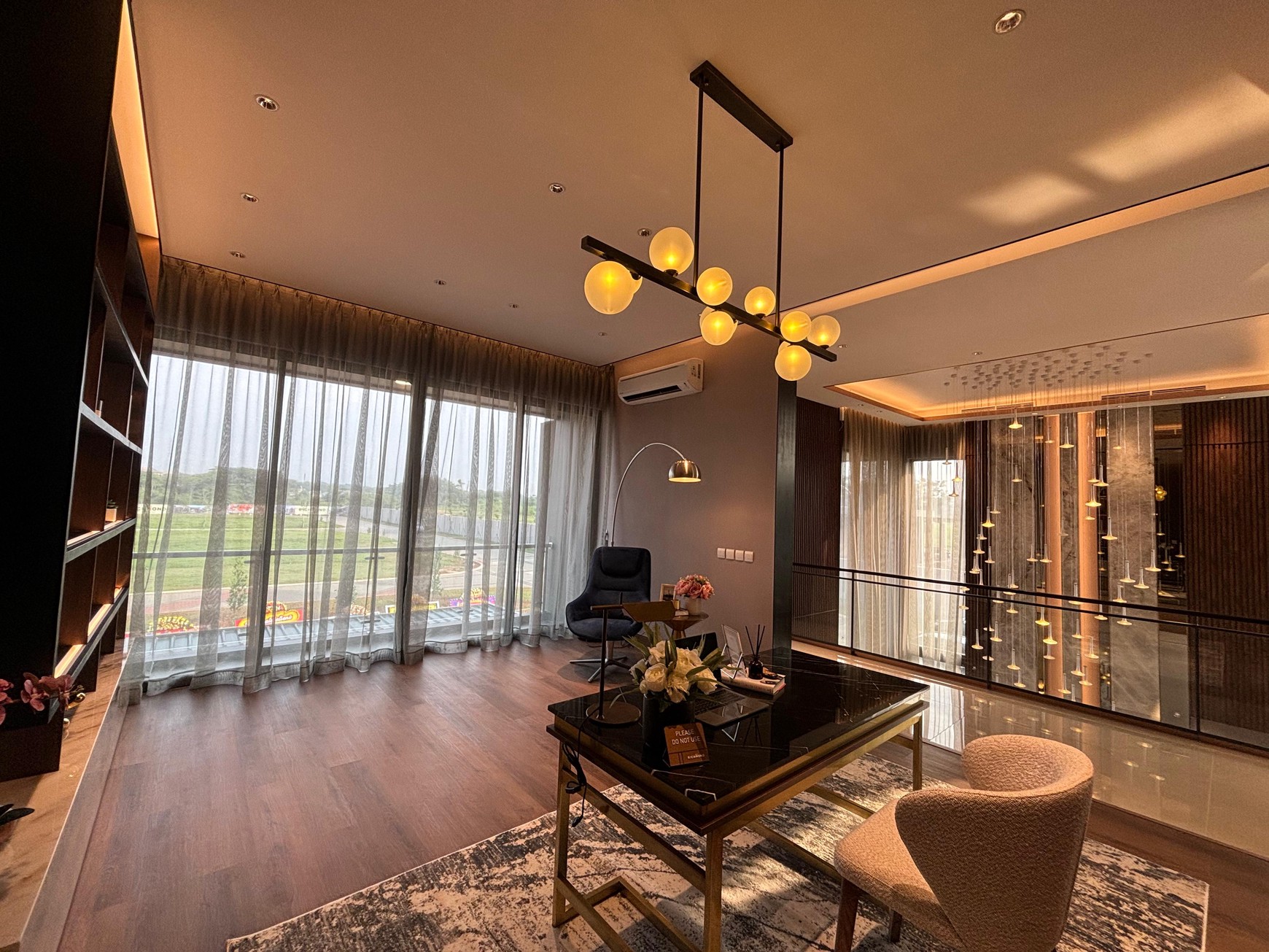 Early Bird Promo - Bonus Voucher Travel - Rumah Sultan 3 Lantai di Lengkapi Lift di Richmond Kota Wisata 