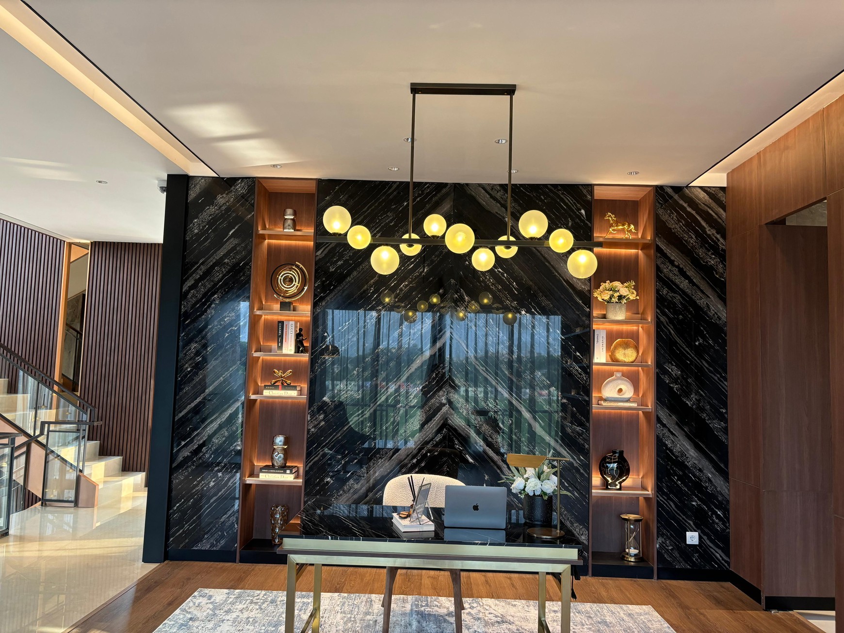 Early Bird Promo - Bonus Voucher Travel - Rumah Sultan 3 Lantai di Lengkapi Lift di Richmond Kota Wisata 