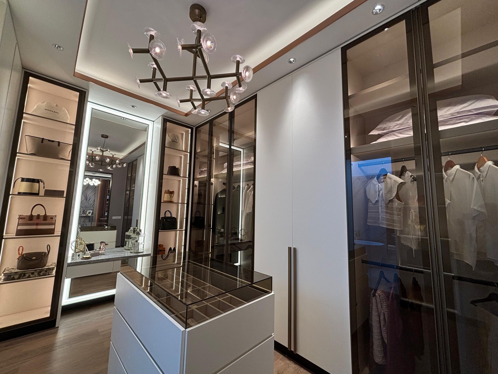 Early Bird Promo - Bonus Voucher Travel - Rumah Sultan 3 Lantai di Lengkapi Lift di Richmond Kota Wisata 