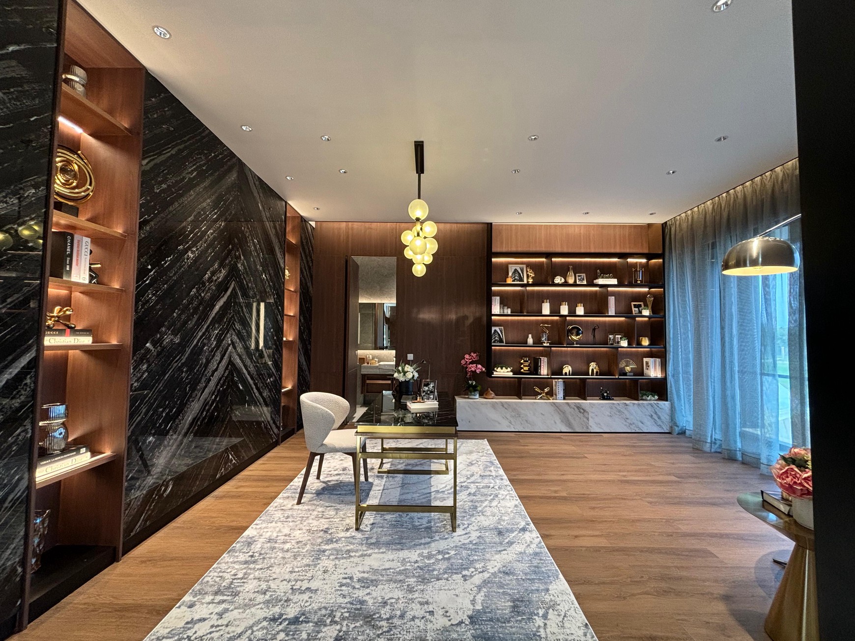 Early Bird Promo - Bonus Voucher Travel - Rumah Sultan 3 Lantai di Lengkapi Lift di Richmond Kota Wisata 