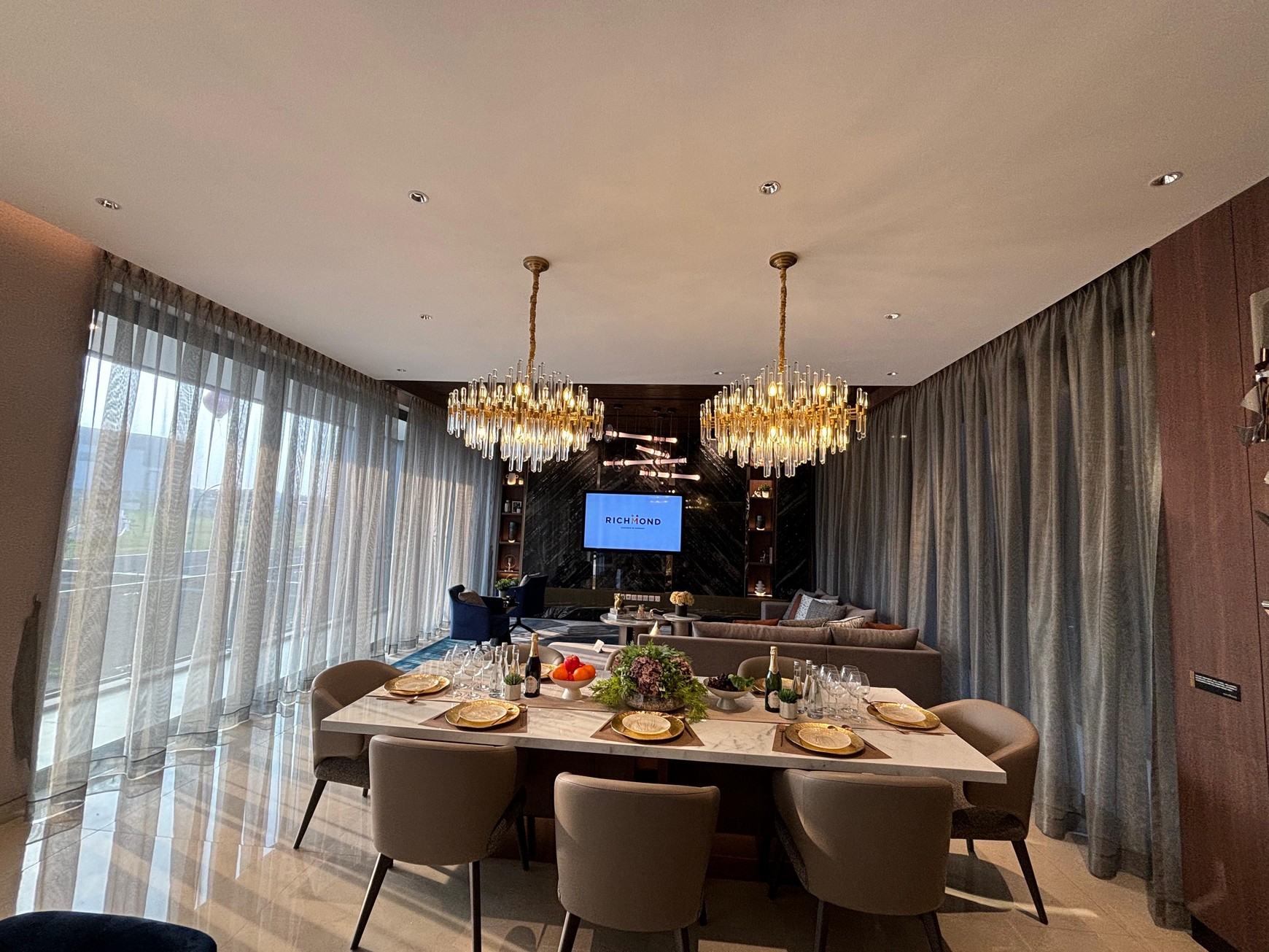 Early Bird Promo - Bonus Voucher Travel - Rumah Sultan 3 Lantai di Lengkapi Lift di Richmond Kota Wisata 