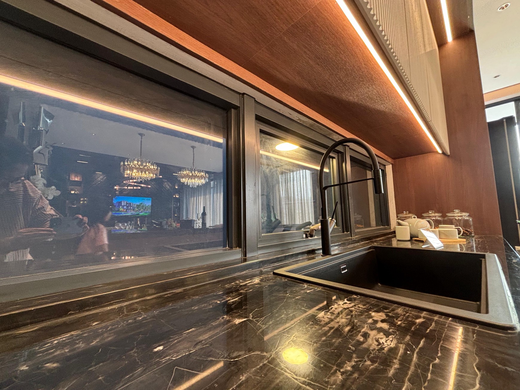 Early Bird Promo - Bonus Voucher Travel - Rumah Sultan 3 Lantai di Lengkapi Lift di Richmond Kota Wisata 