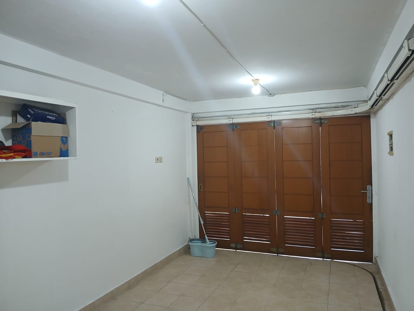 Disewakan rumah 2 tingkat di Pondok Indah Dekat pertokoan