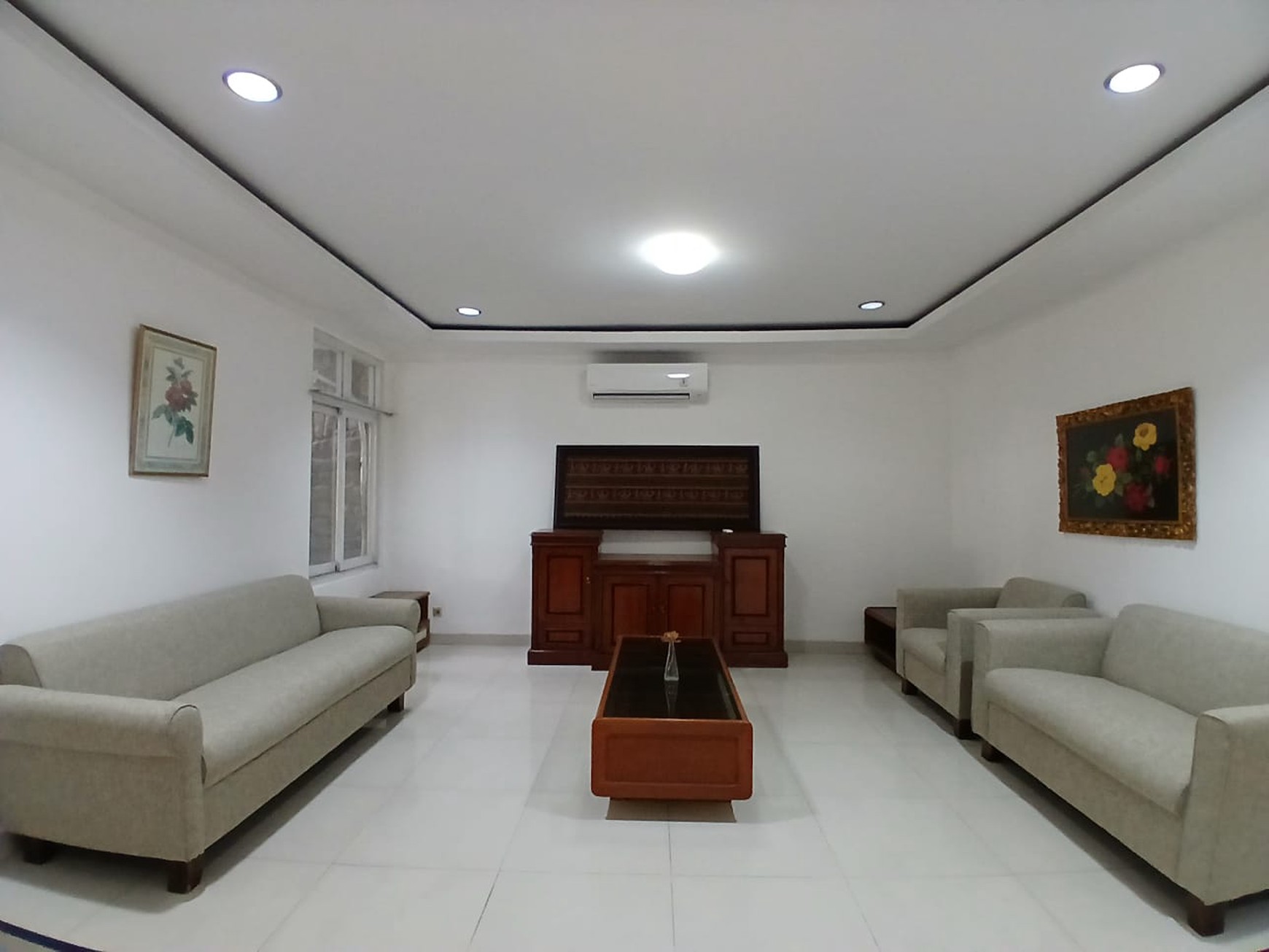 Disewakan rumah 2 tingkat di Pondok Indah Dekat pertokoan