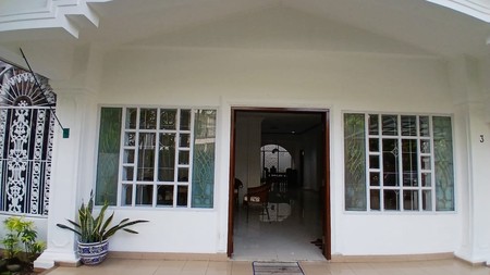 Disewakan rumah 2 tingkat di Pondok Indah Dekat pertokoan