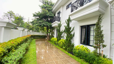 Mewah & Langka! Rumah Hoek Depan Taman - Pondok Indah, Shm