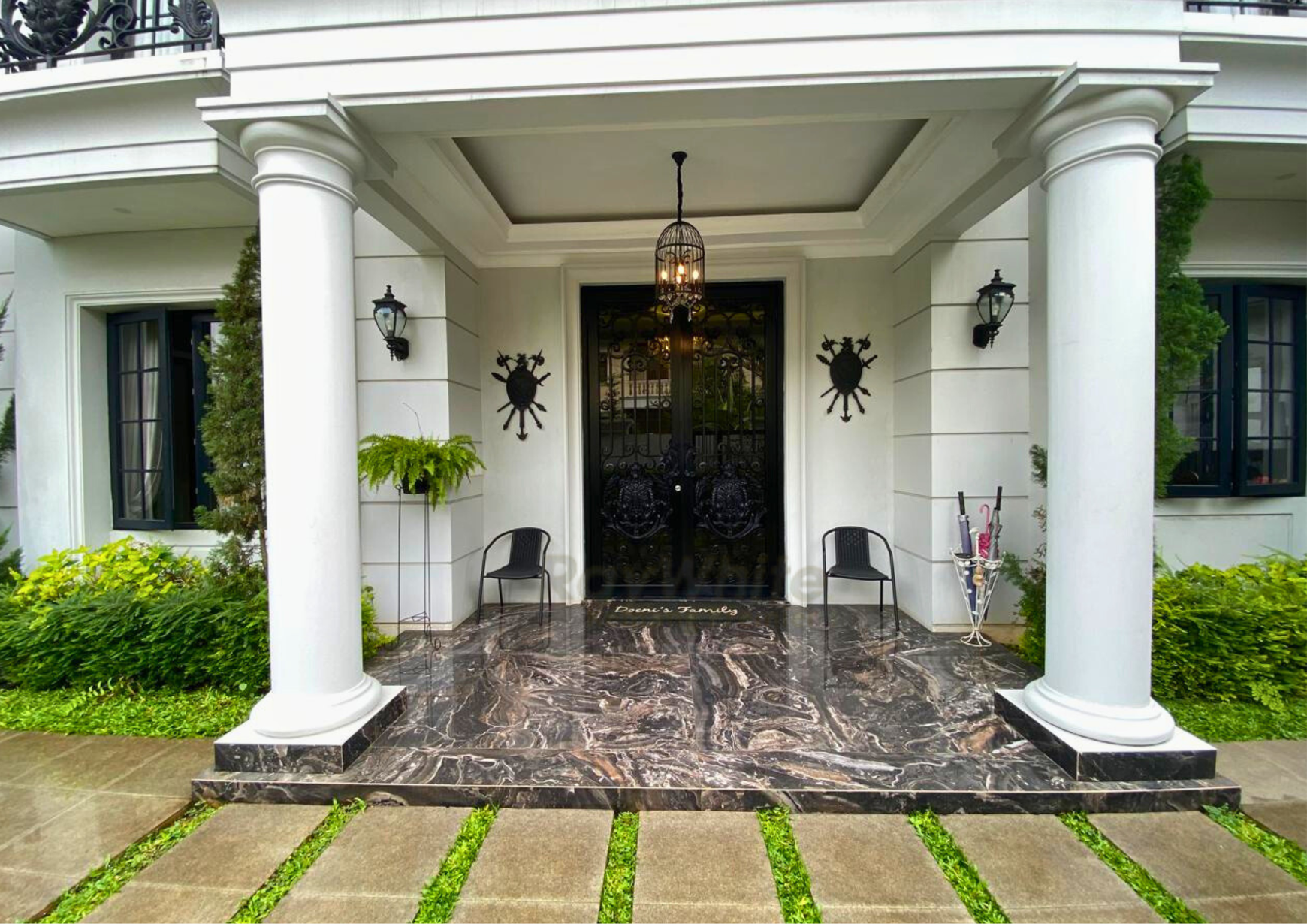 Mewah & Langka! Rumah Hoek Depan Taman - Pondok Indah, Shm