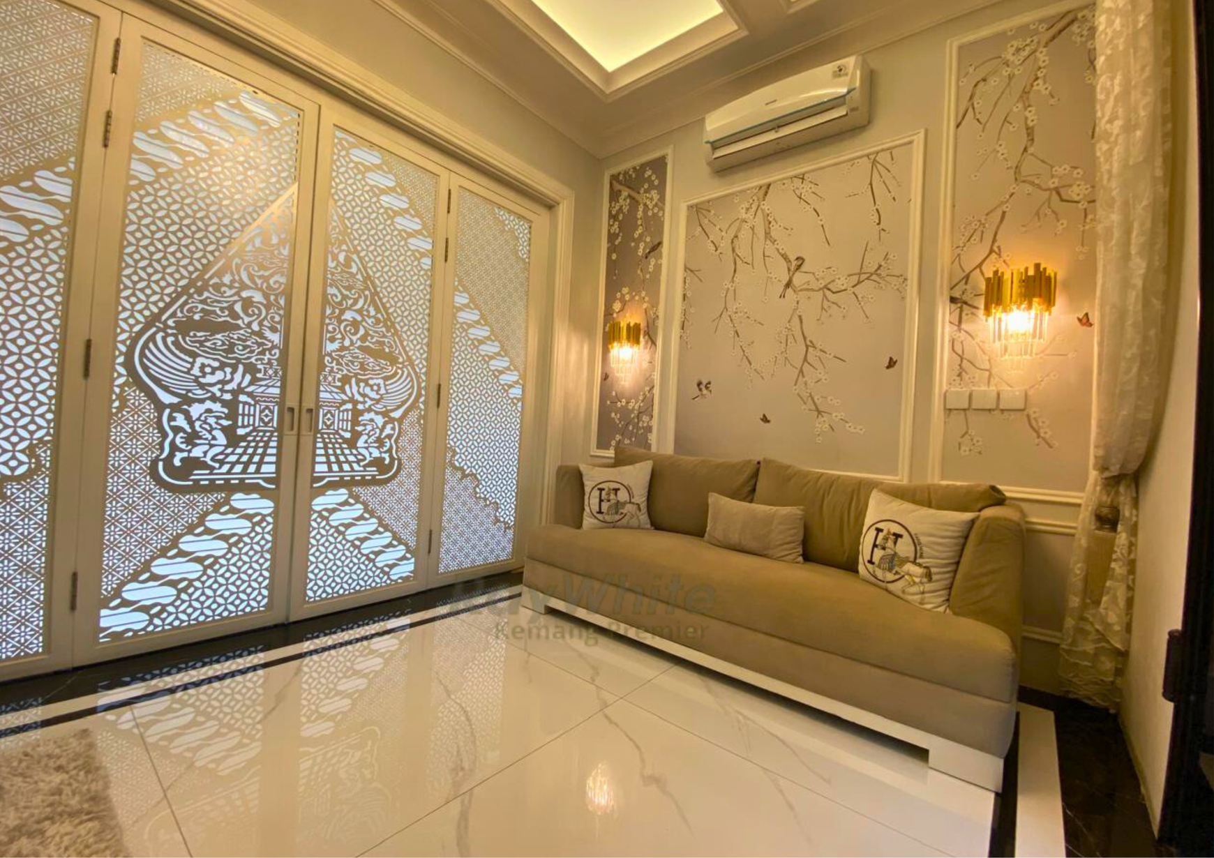 Mewah & Langka! Rumah Hoek Depan Taman - Pondok Indah, Shm