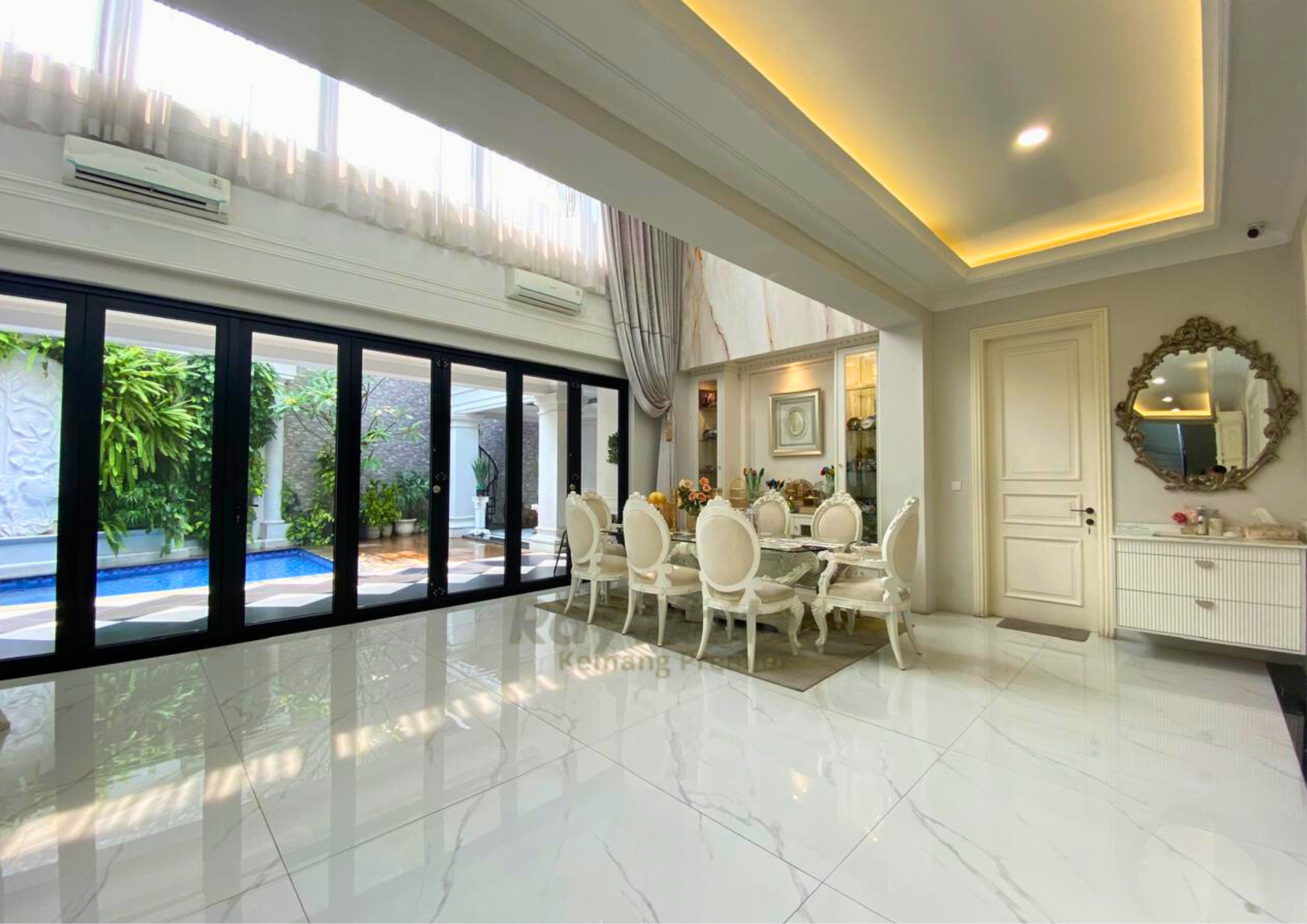 Mewah & Langka! Rumah Hoek Depan Taman - Pondok Indah, Shm