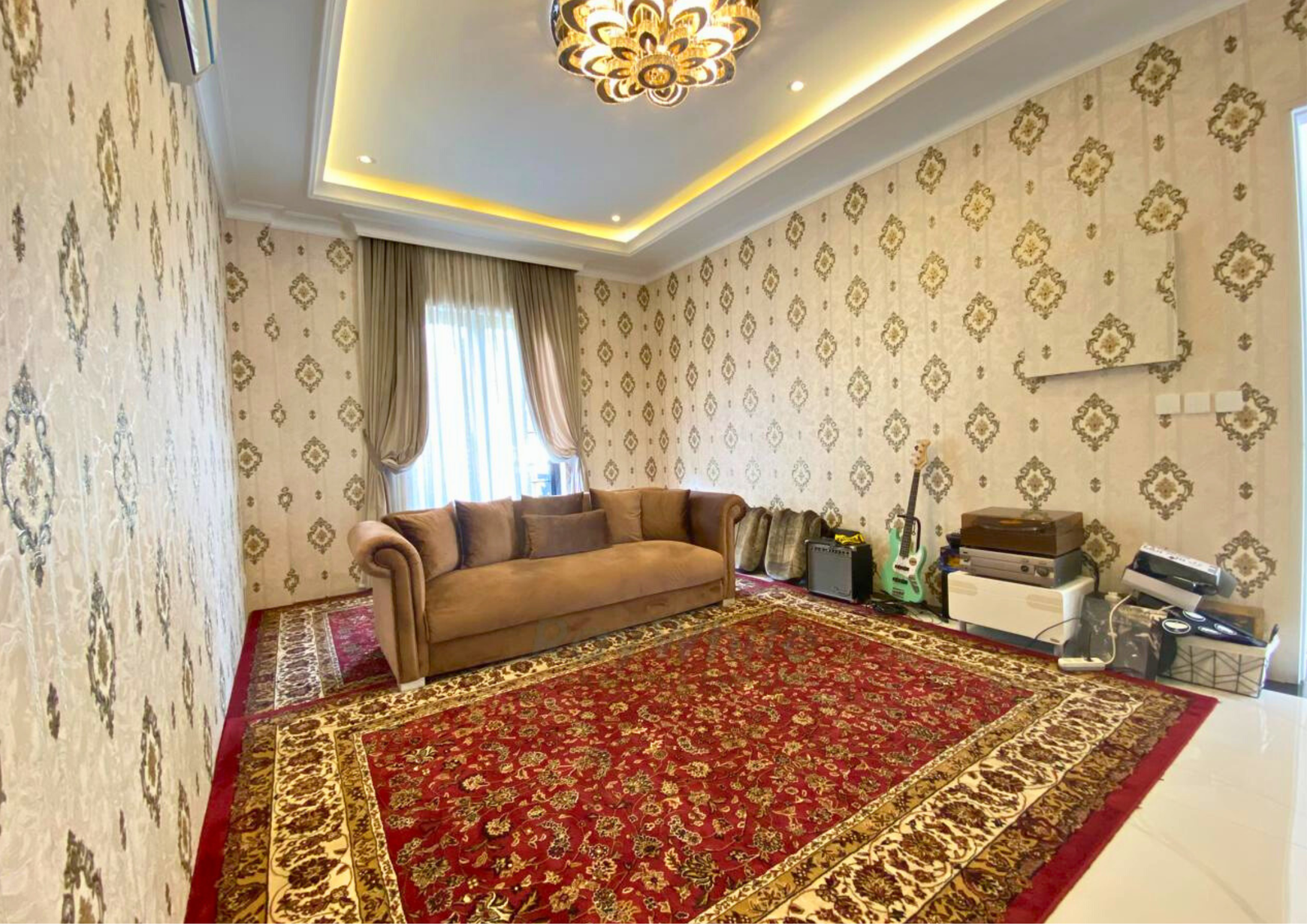 Mewah & Langka! Rumah Hoek Depan Taman - Pondok Indah, Shm