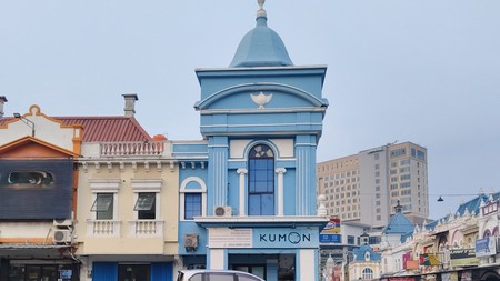 Ruko Kota wisata Hadap Boulevard Utama