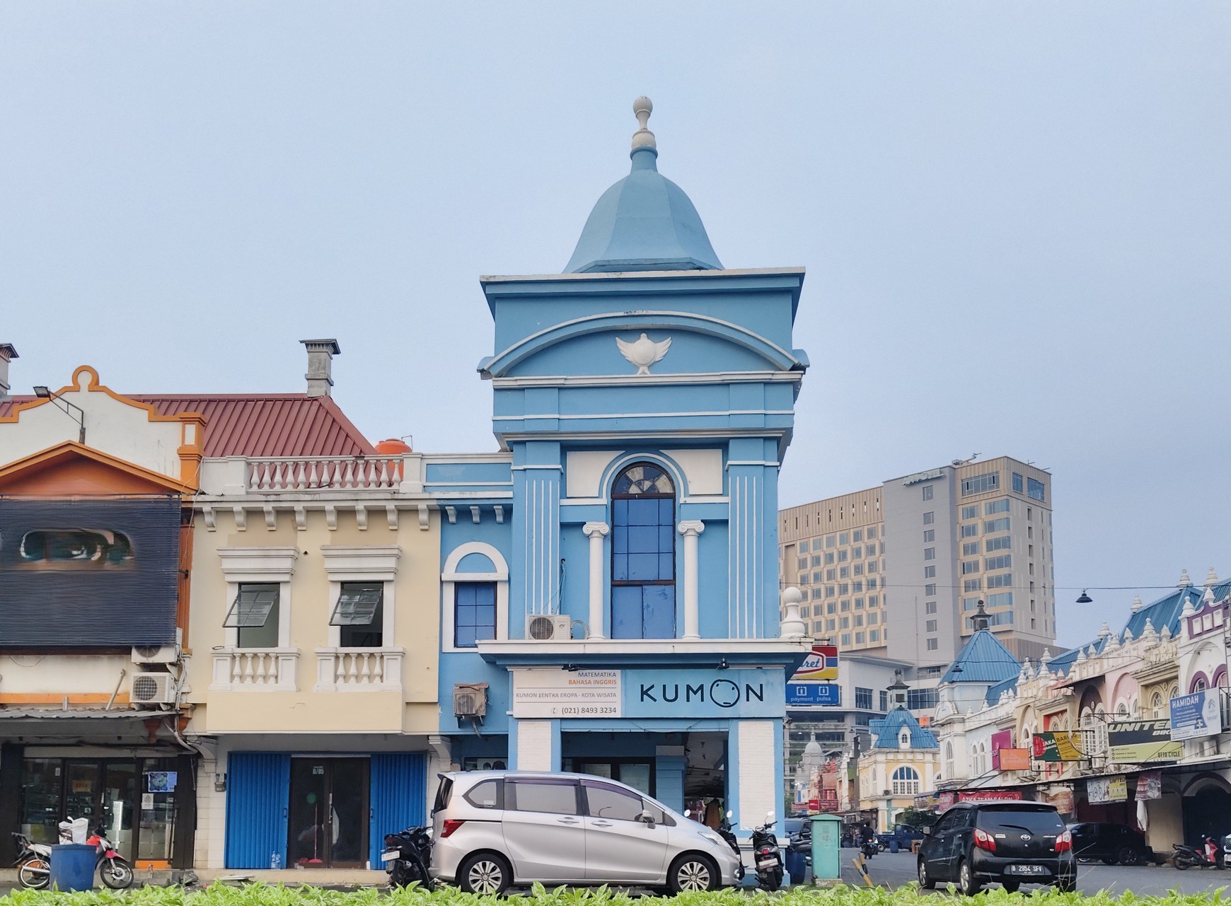 Ruko Kota wisata Hadap Boulevard Utama