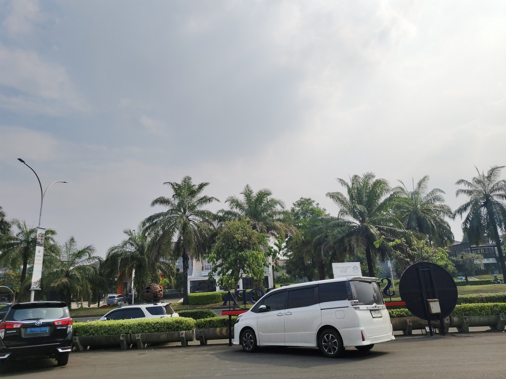 Ruko Kota wisata Hadap Boulevard Utama