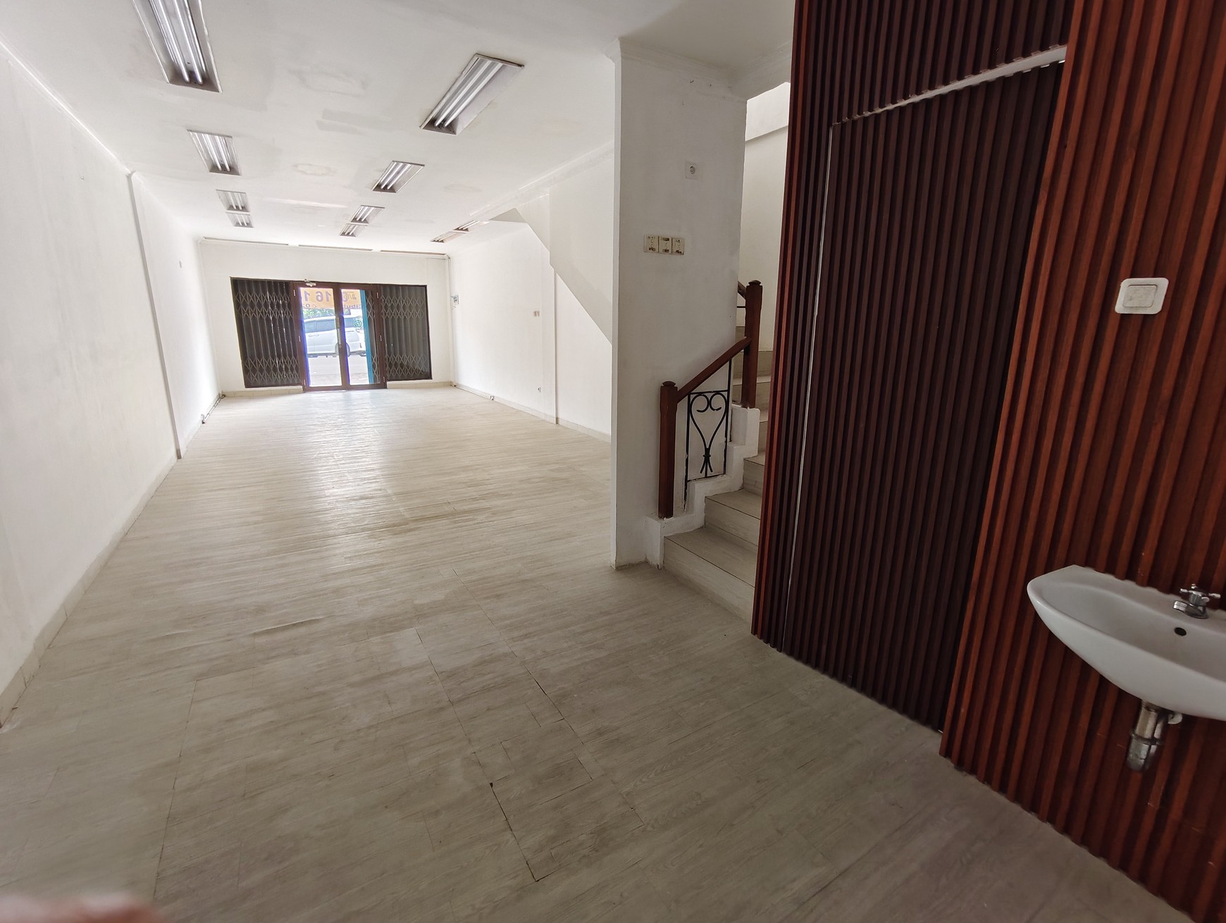 Ruko Kota wisata Hadap Boulevard Utama