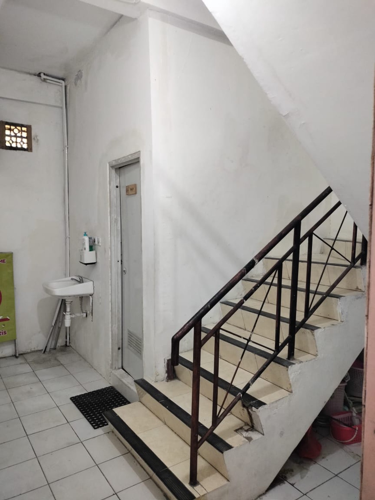 DIJUAL RUKO 2 LANTAI LOKASI STRATEGIS JALAN RAYA MEDOAN AYU DEPAN KAMPUS UPN