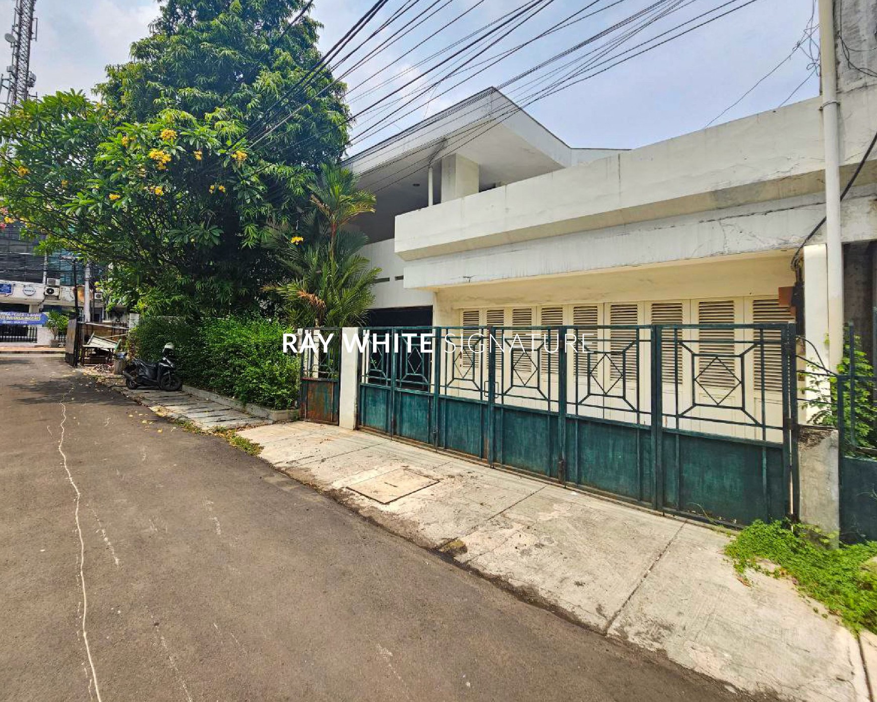Dijual Rumah Strategis Dua Rumah Hitung Tanah Di Cempaka Putih Tengah