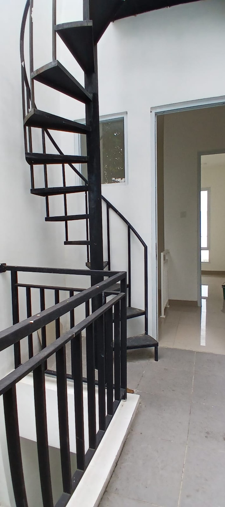 Rumah minimalis, bagus, bebas banjir dalam Cluster di Ciputat