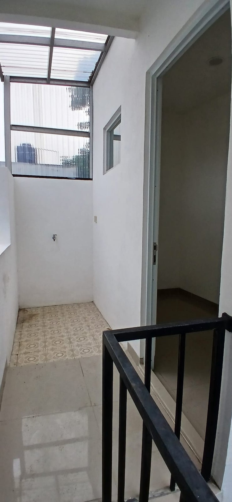 Rumah minimalis, bagus, bebas banjir dalam Cluster di Ciputat