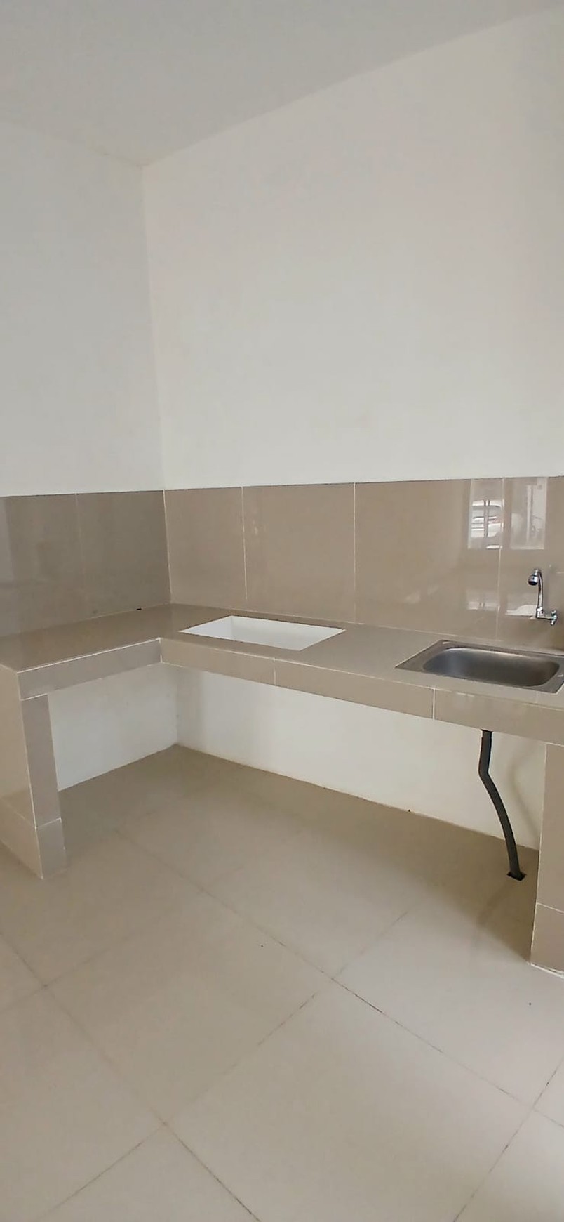 Rumah minimalis, bagus, bebas banjir dalam Cluster di Ciputat