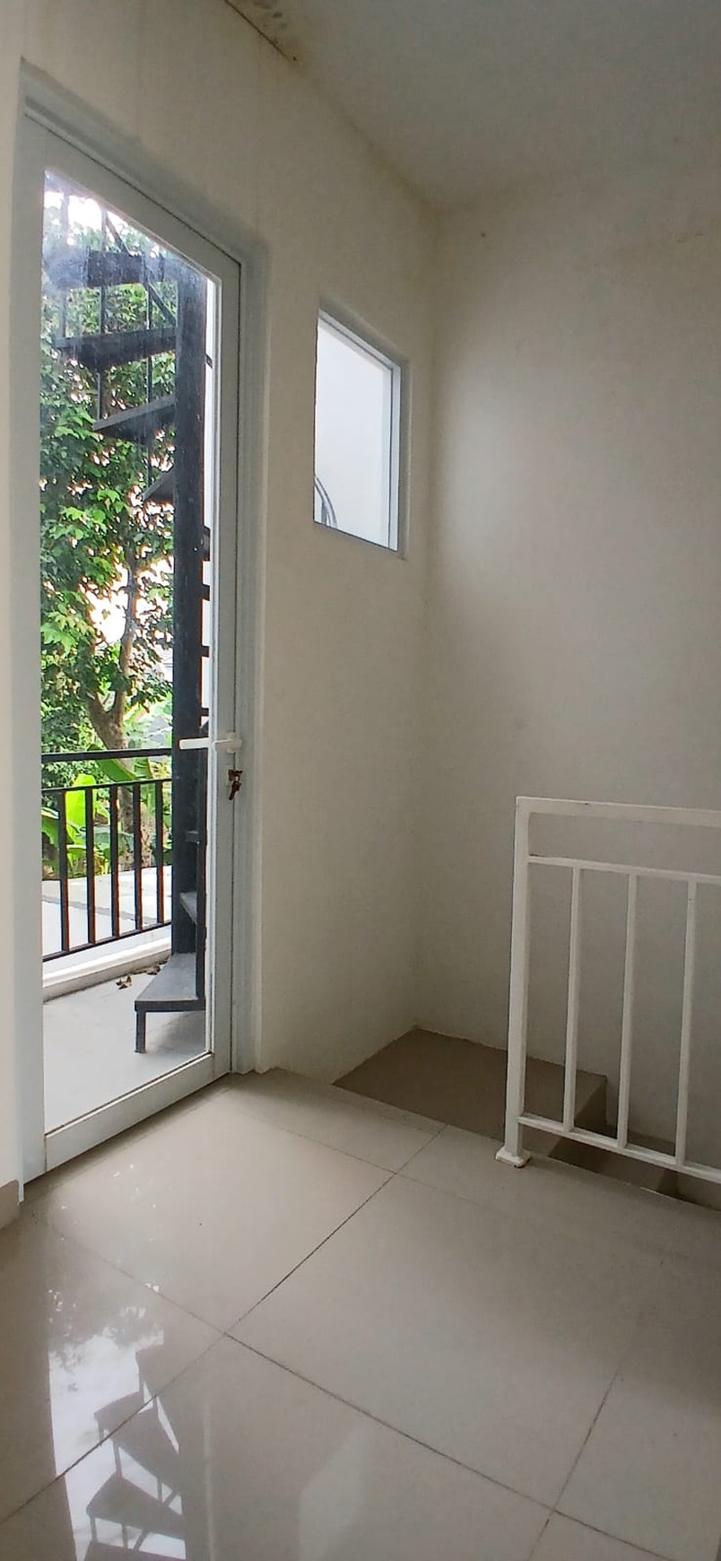 Rumah minimalis, bagus, bebas banjir dalam Cluster di Ciputat