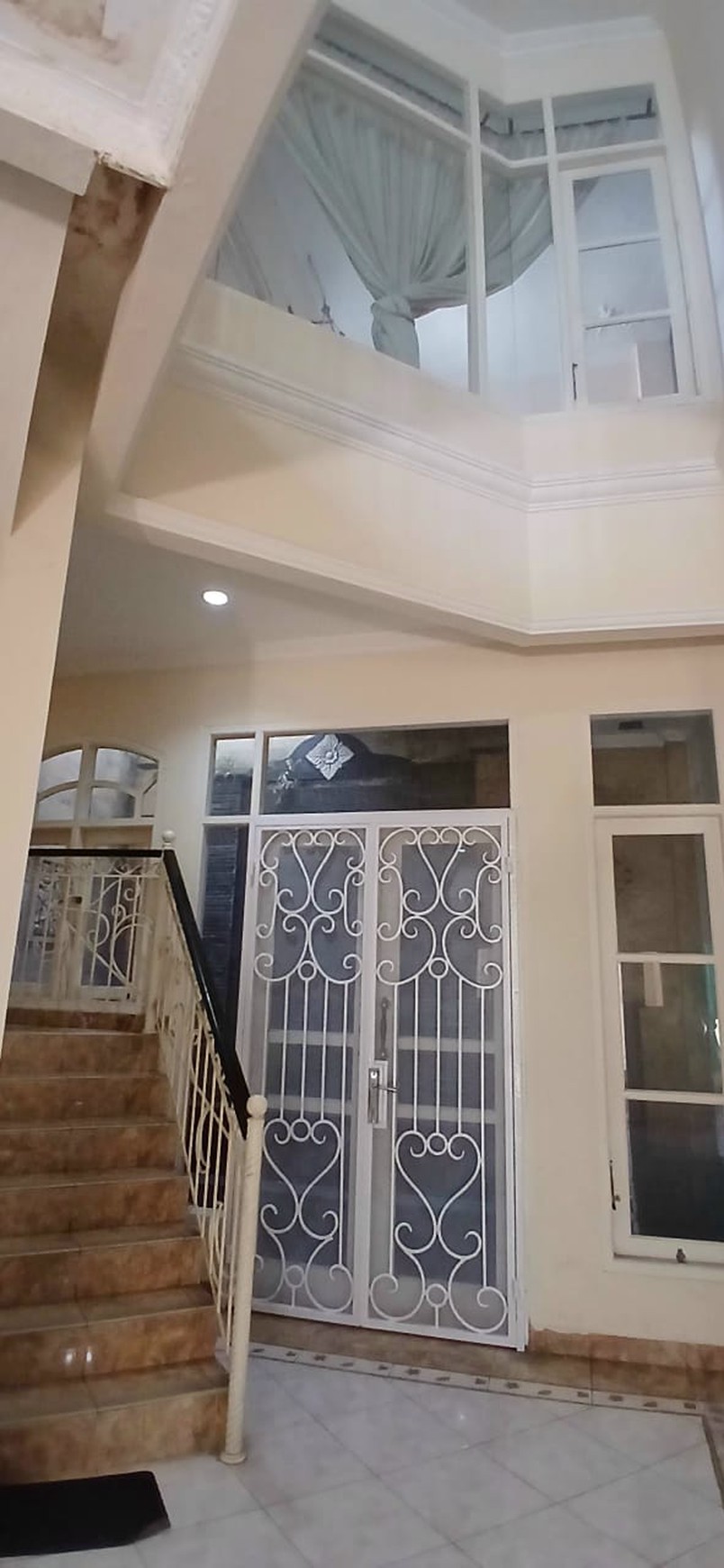 Rumah bagus siap huni beba Banjir di ciputat.