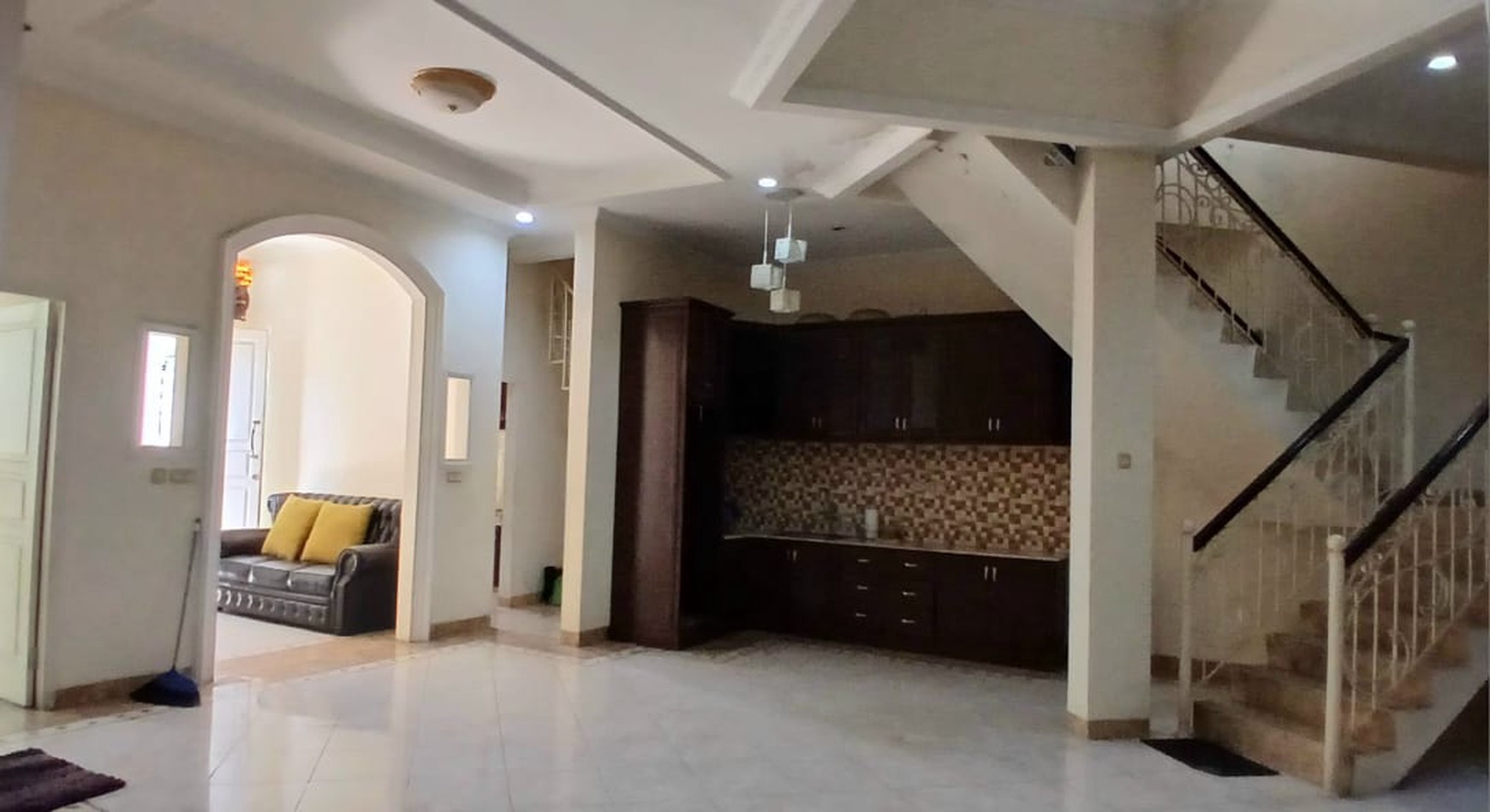 Rumah bagus siap huni beba Banjir di ciputat.